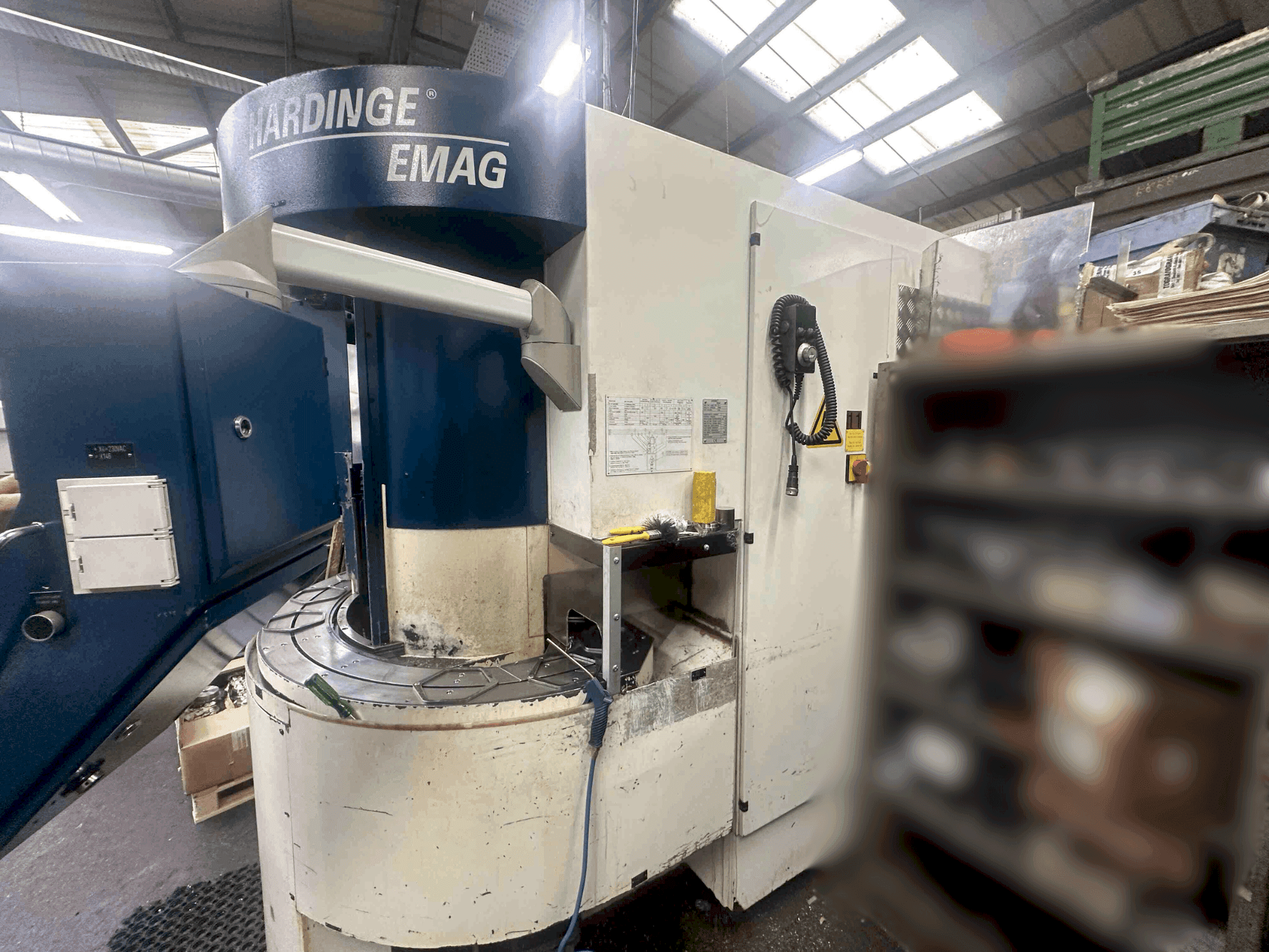 Вид станка Hardinge Emag VL-3 спереди