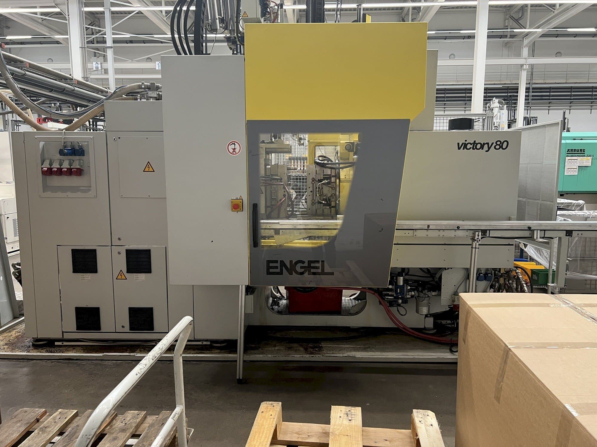 Вид станка Engel VC 330H/80V/80CO спереди