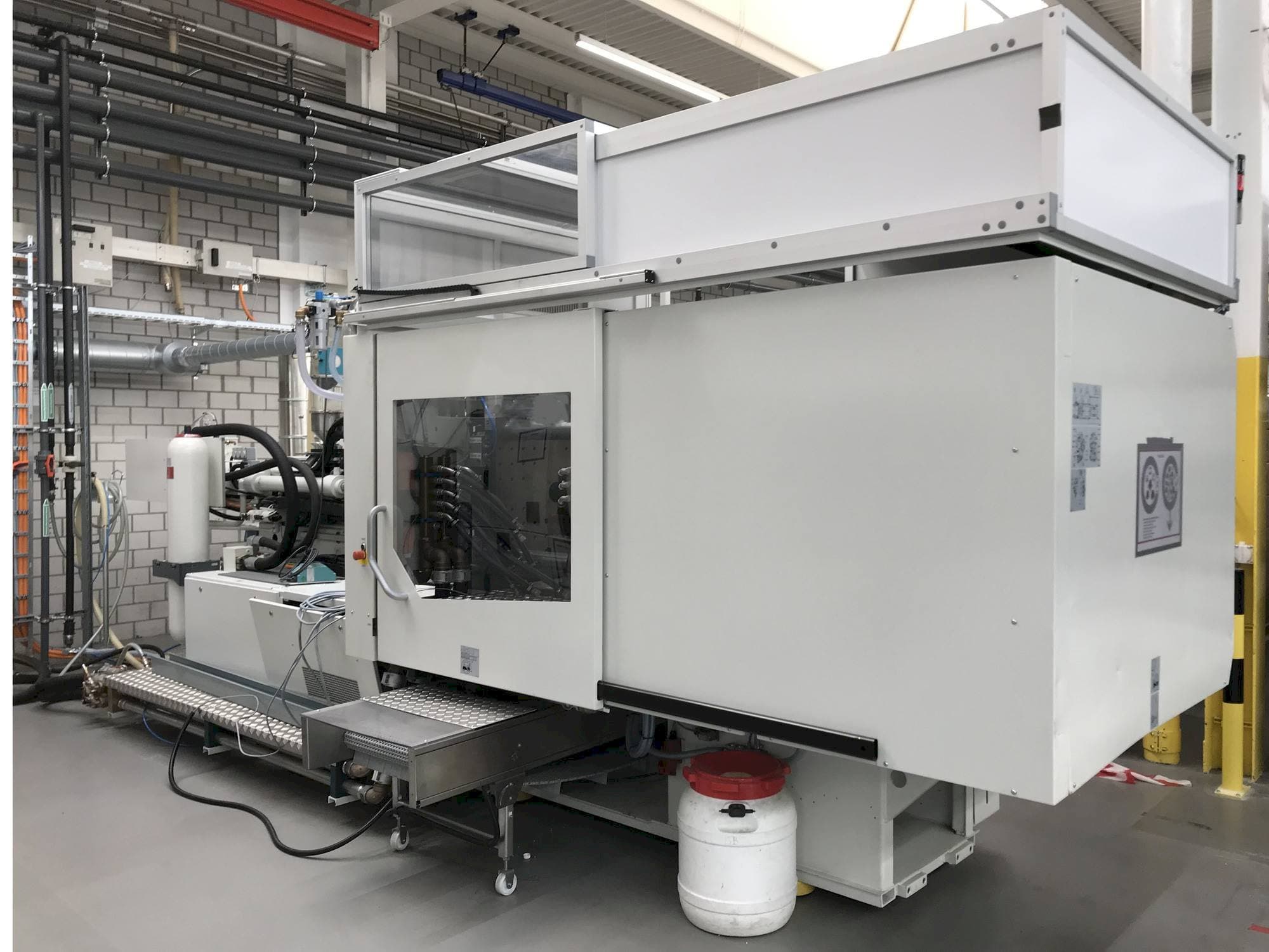 Вид станка Sumitomo Demag EL-EXIS SP 200/560-675 спереди