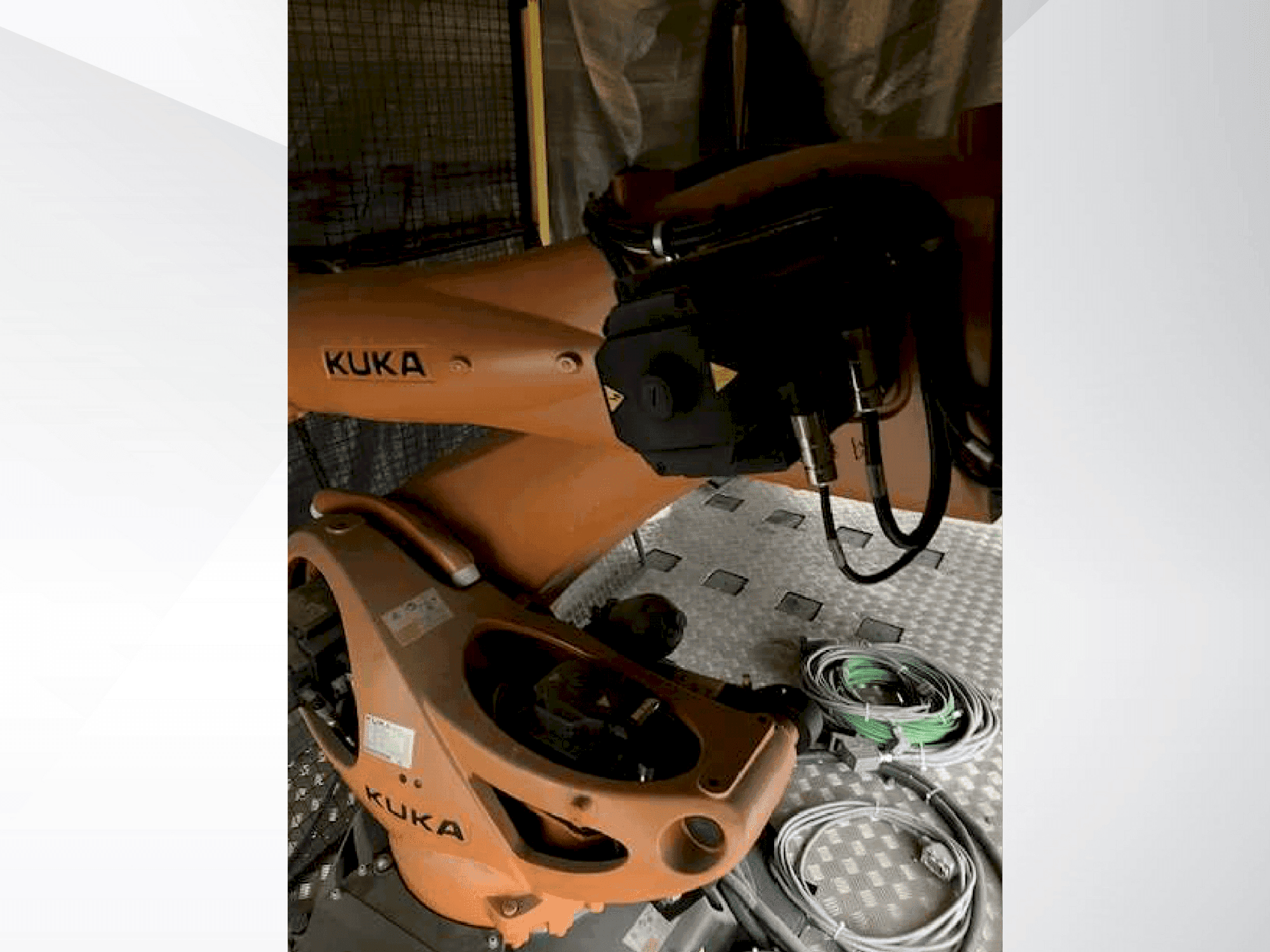Вид станка KUKA KR 210 R2700 extra (2018)  спереди