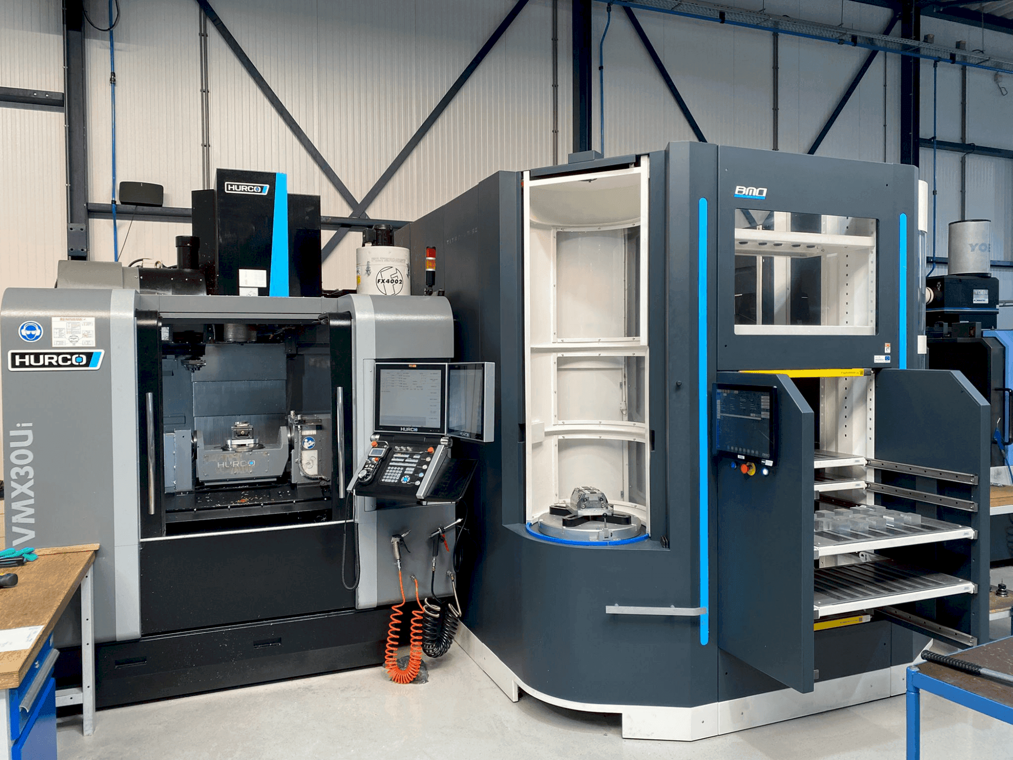 Вид станка Hurco VMX30Ui + BMO Automation Titanium 50 спереди