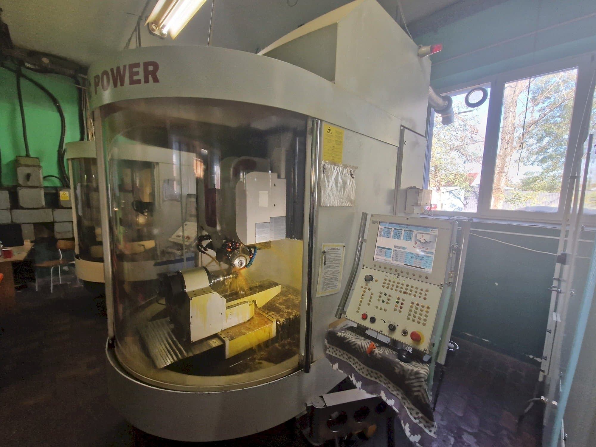 Вид станка WALTER Helitronic Power  спереди