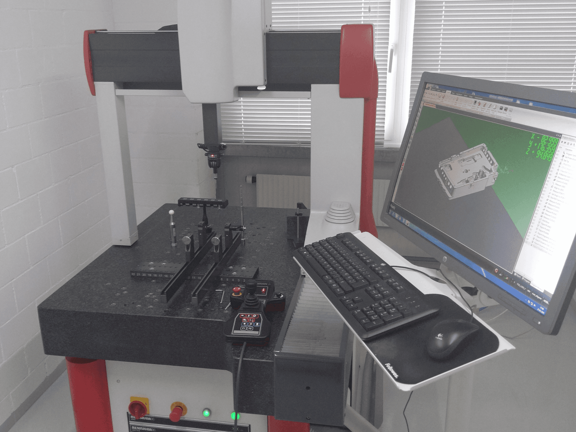 Вид станка Coord3 Ares 700 спереди