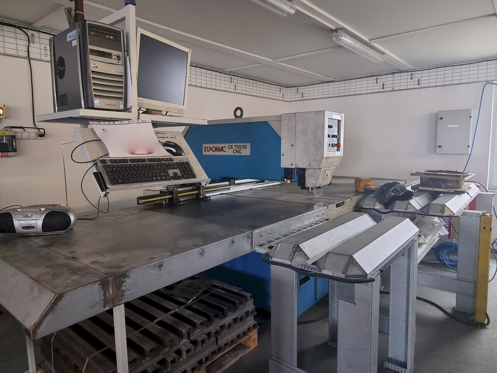 Вид станка Euromac CX 750/30 CNC спереди