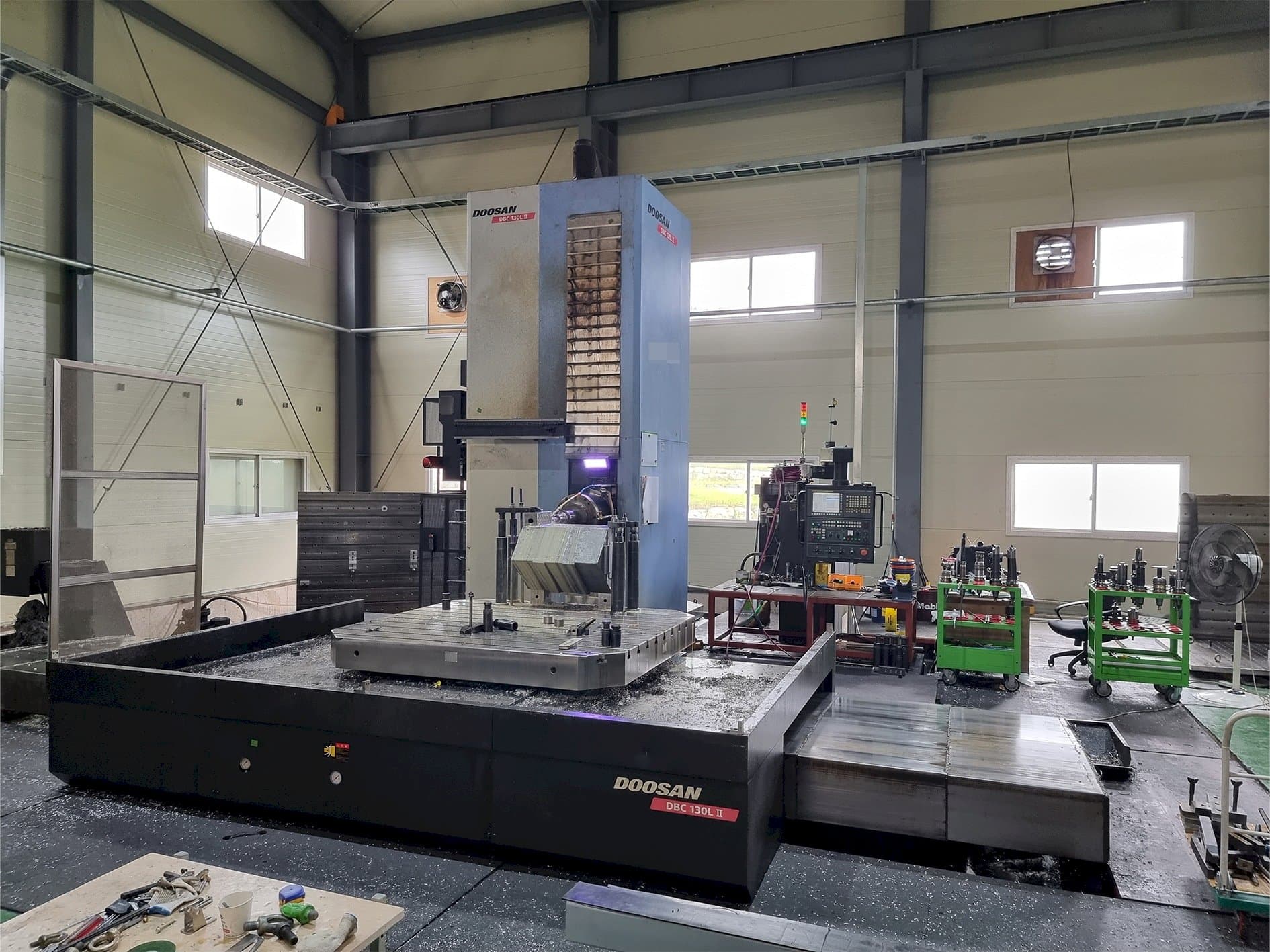 Вид станка Doosan DBC 130L II спереди