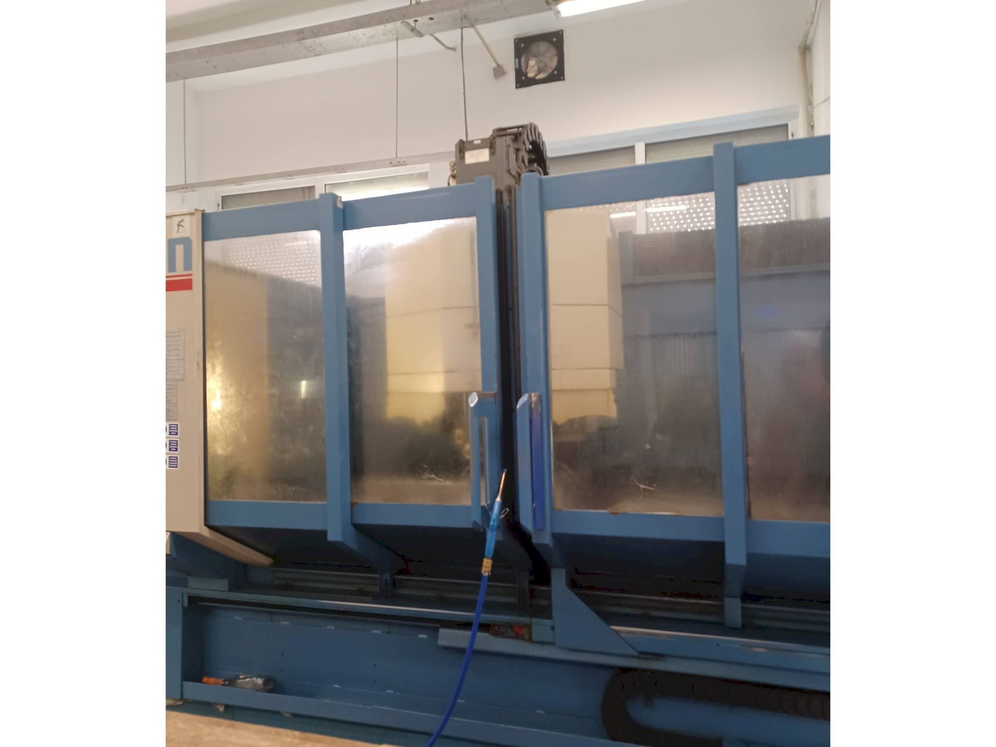 Вид станка CHIRON FZ 18 L спереди