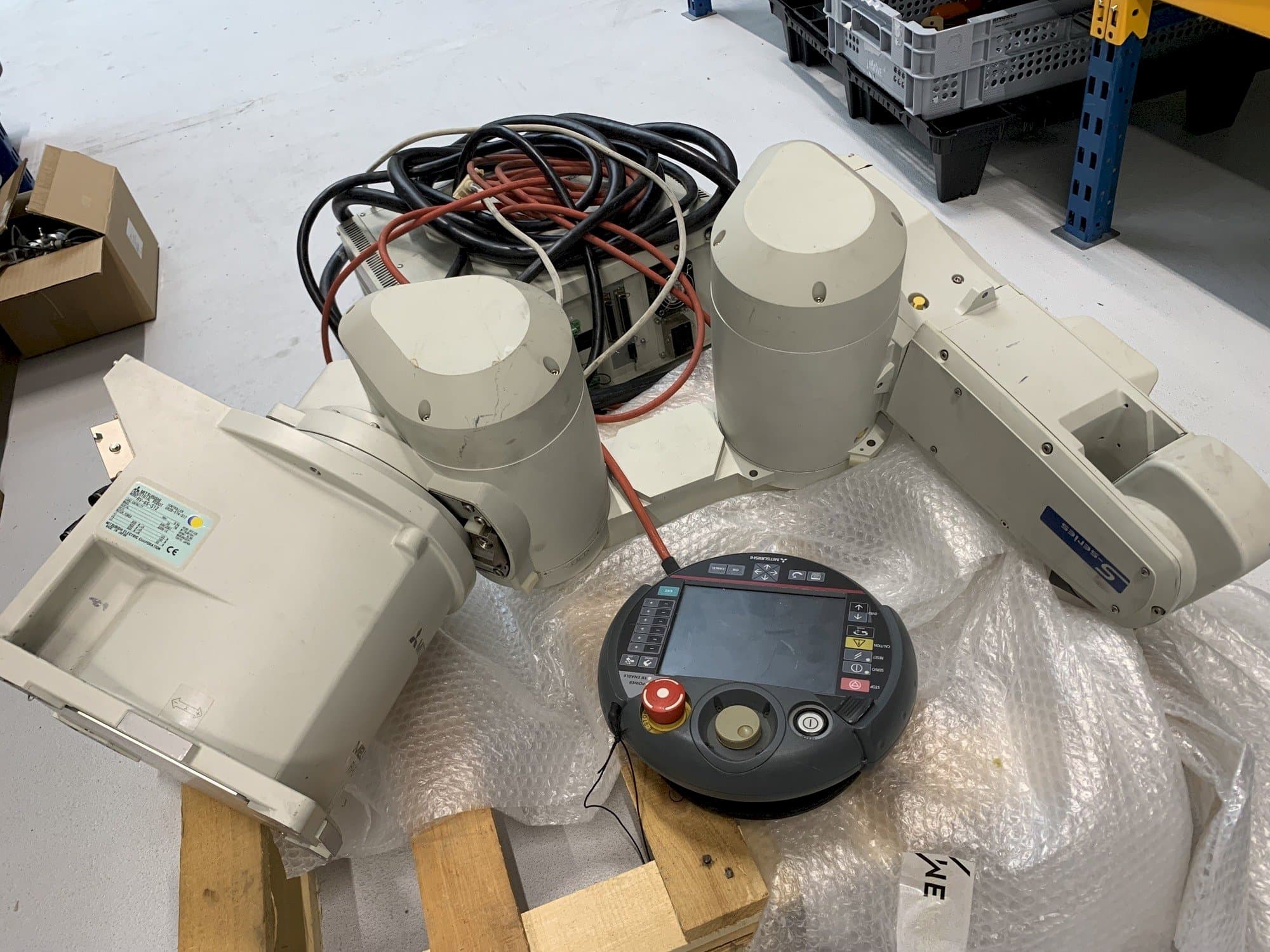 Вид станка Mitsubishi Melfa RV 6S спереди