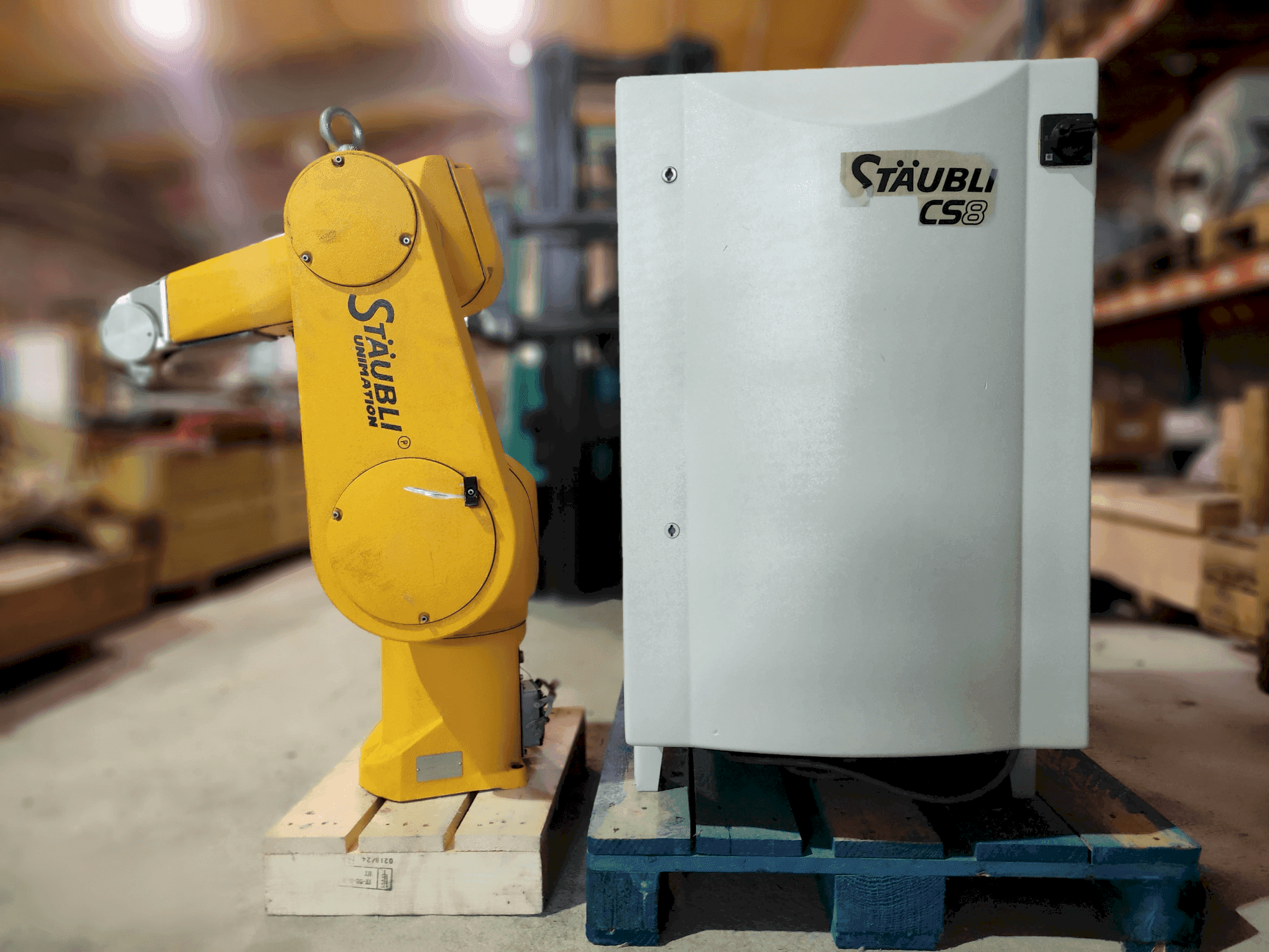 Вид станка STAUBLI RX90B  спереди