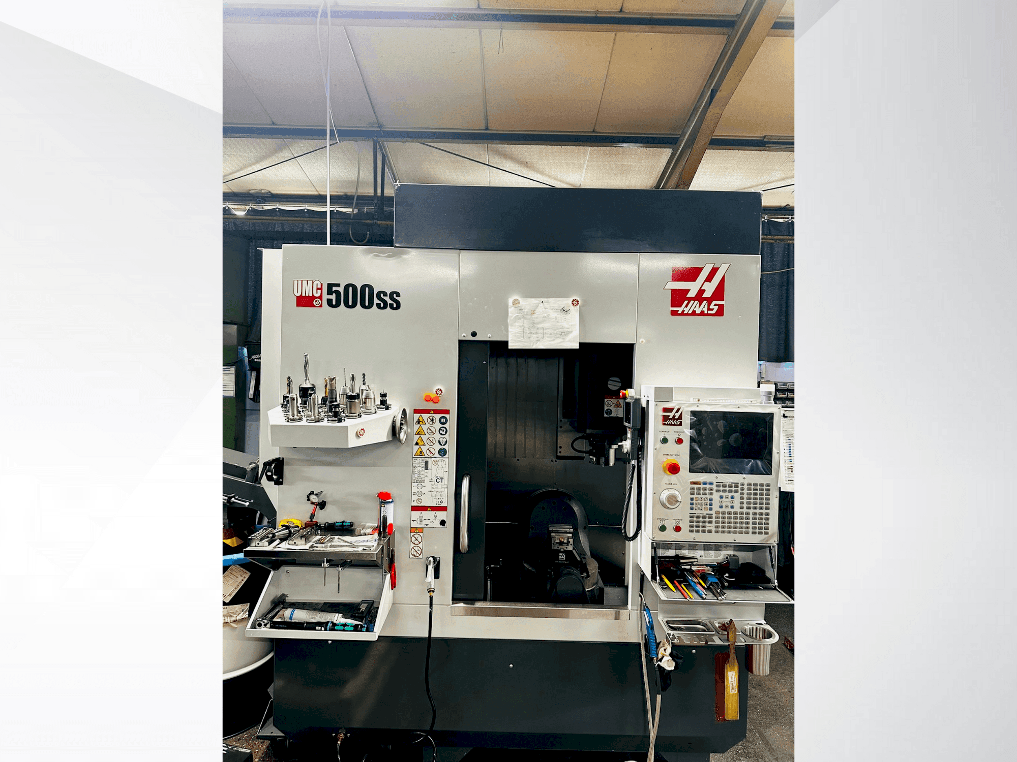 Вид станка HAAS UMC 500 SS спереди