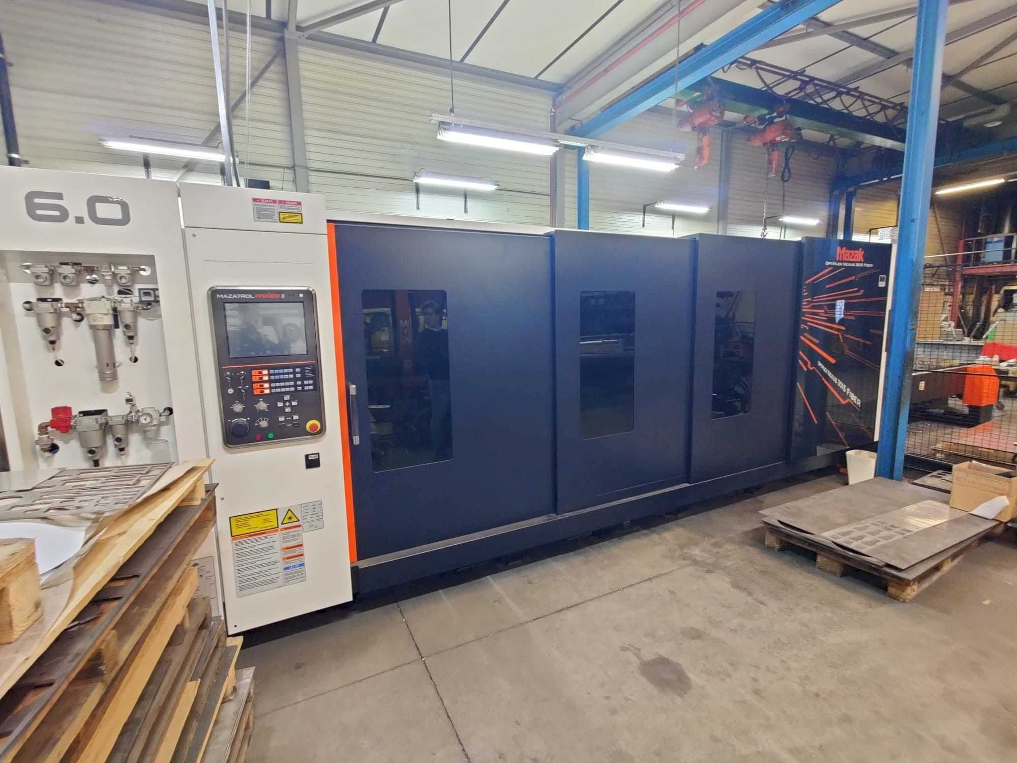 Вид станка Mazak Optiplex Nexus 3015 спереди