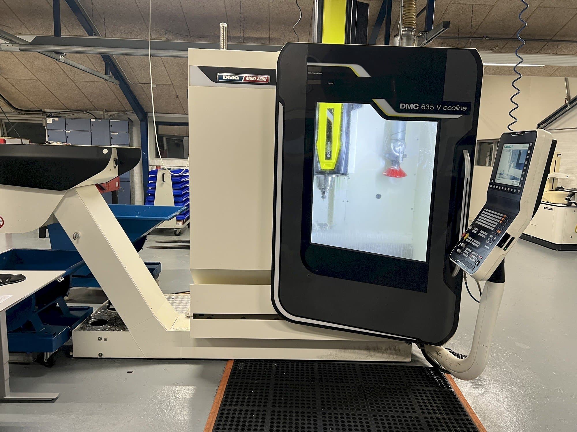 Вид станка DMG Mori Seiki DMC 635 V ECOLINE спереди