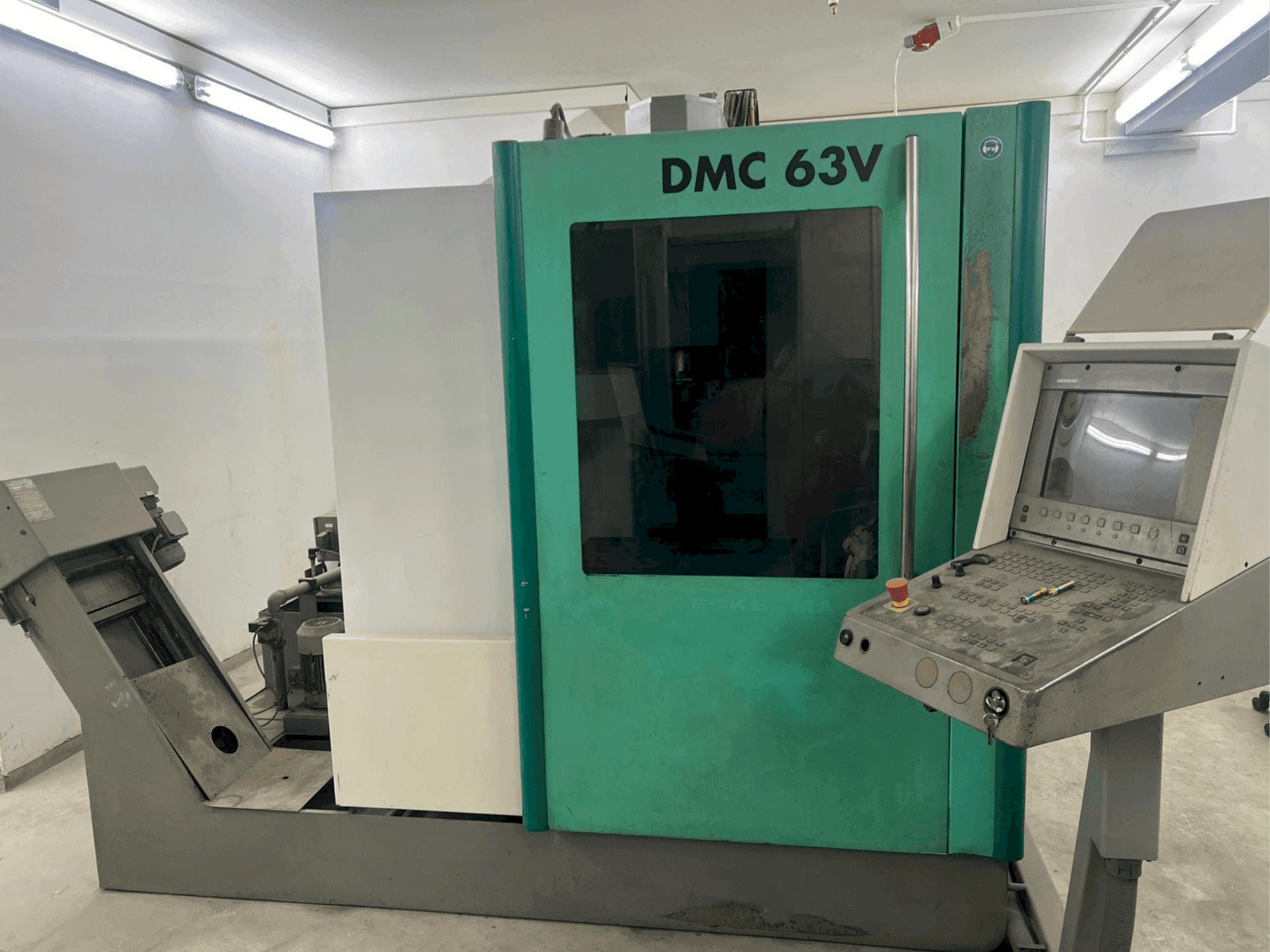 Вид станка DECKEL MAHO DMC 63V спереди
