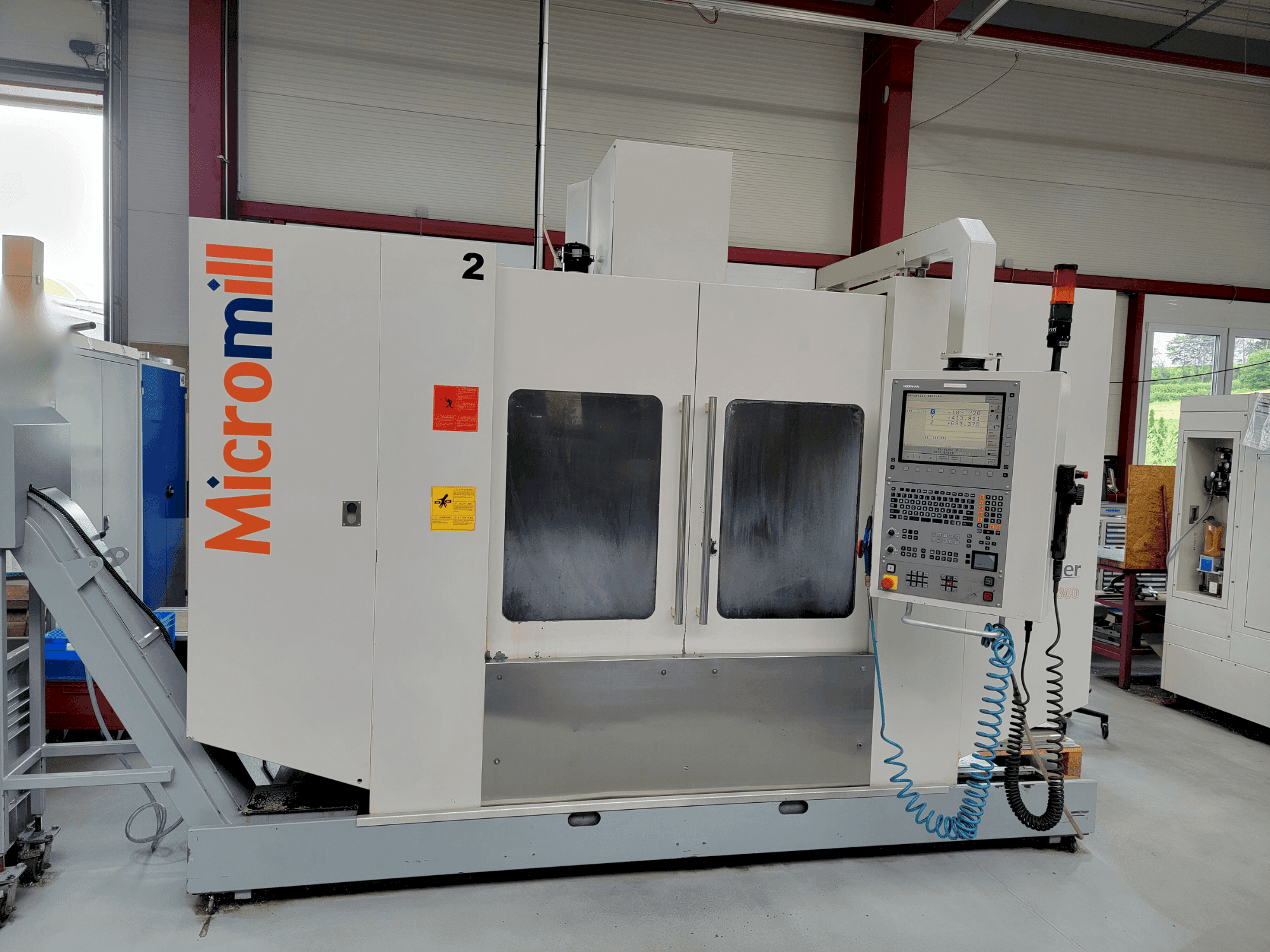 Вид станка BUFFALO Micromill VMC 1300  спереди