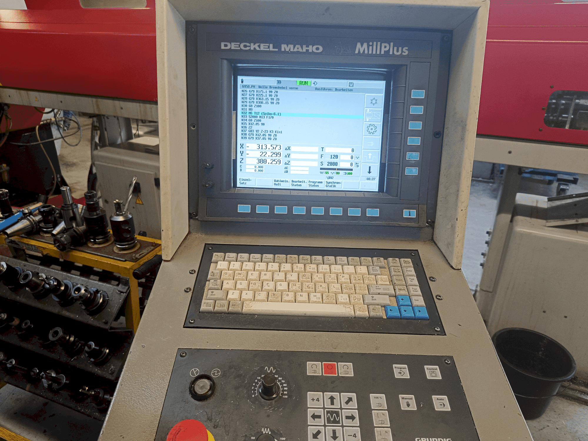 Вид станка DECKEL MAHO DMU 50V  спереди