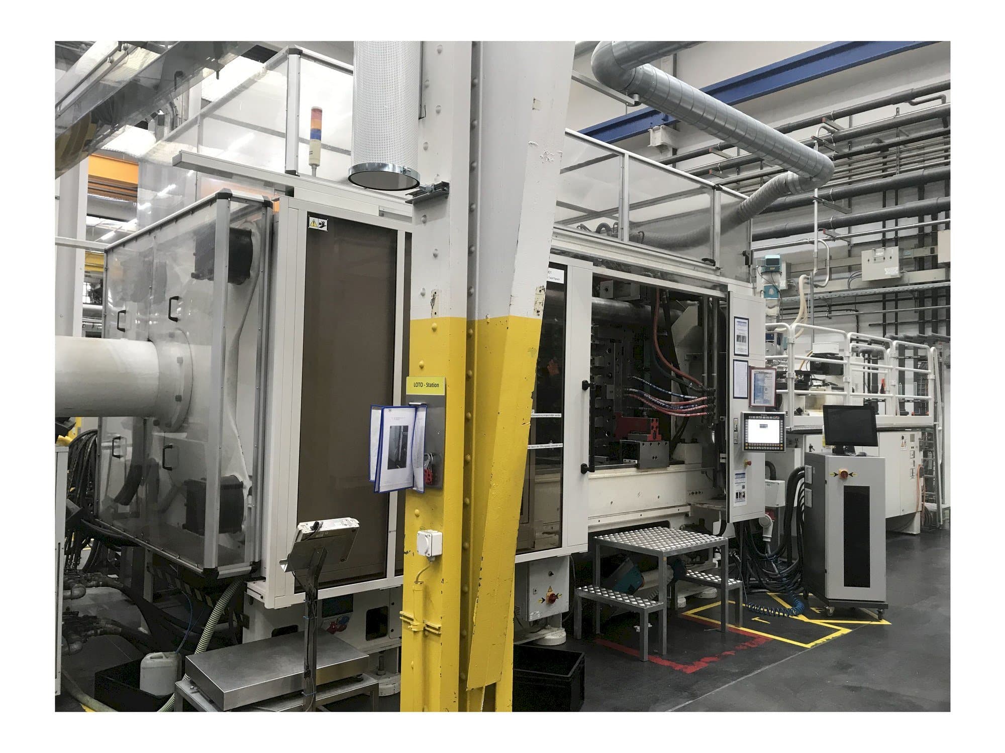 Вид станка Husky H650 RS 80/65 спереди