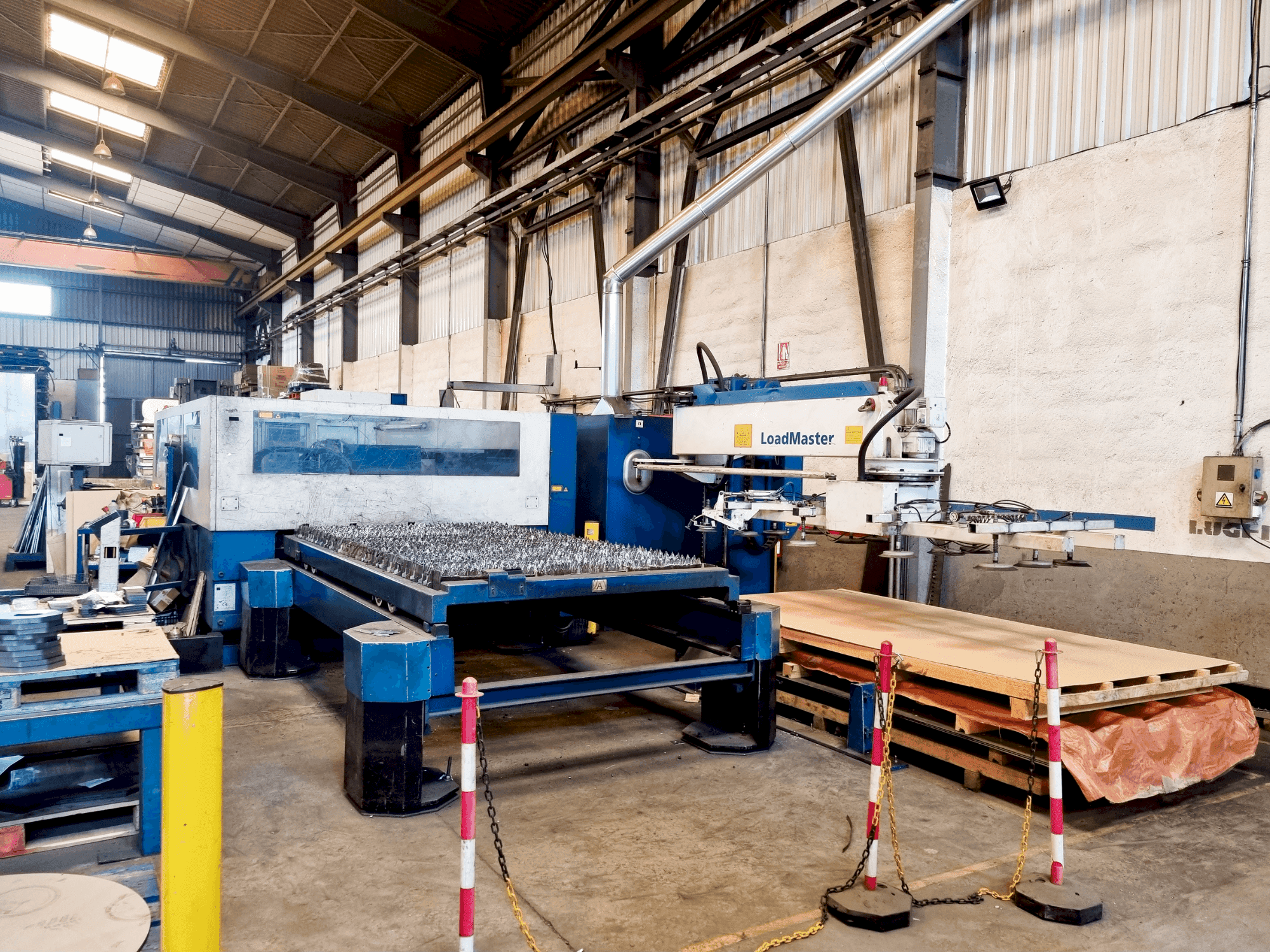 Вид станка TRUMPF Trumatic 3050  спереди