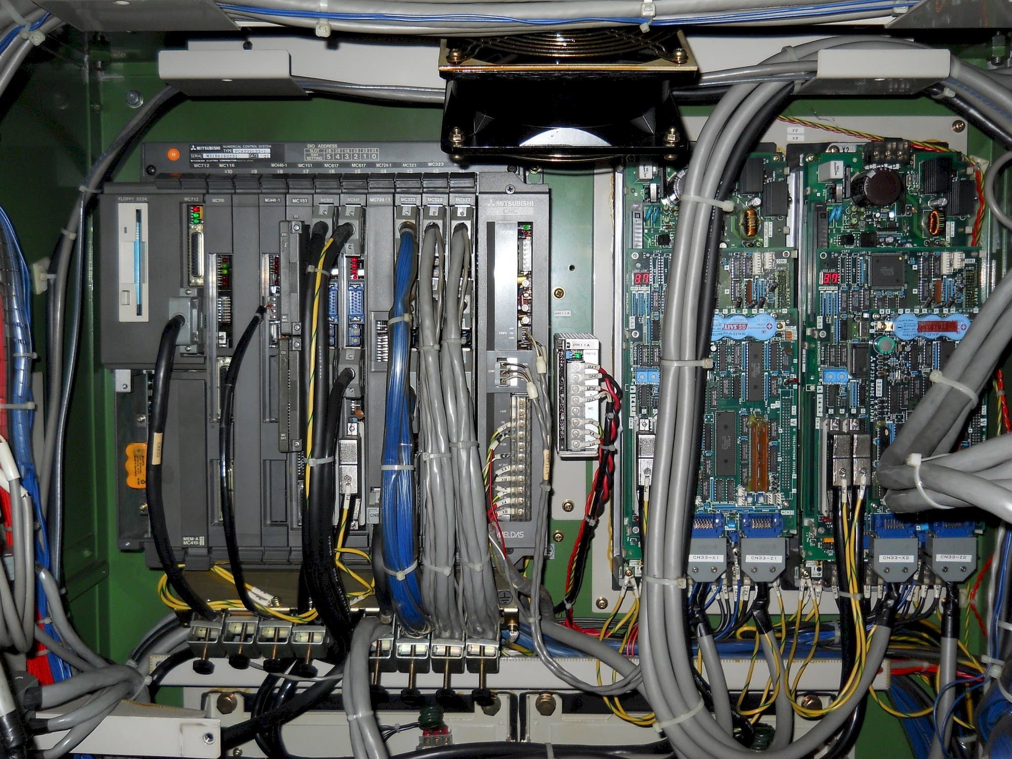 Вид станка Mazak Multiplex 610 спереди