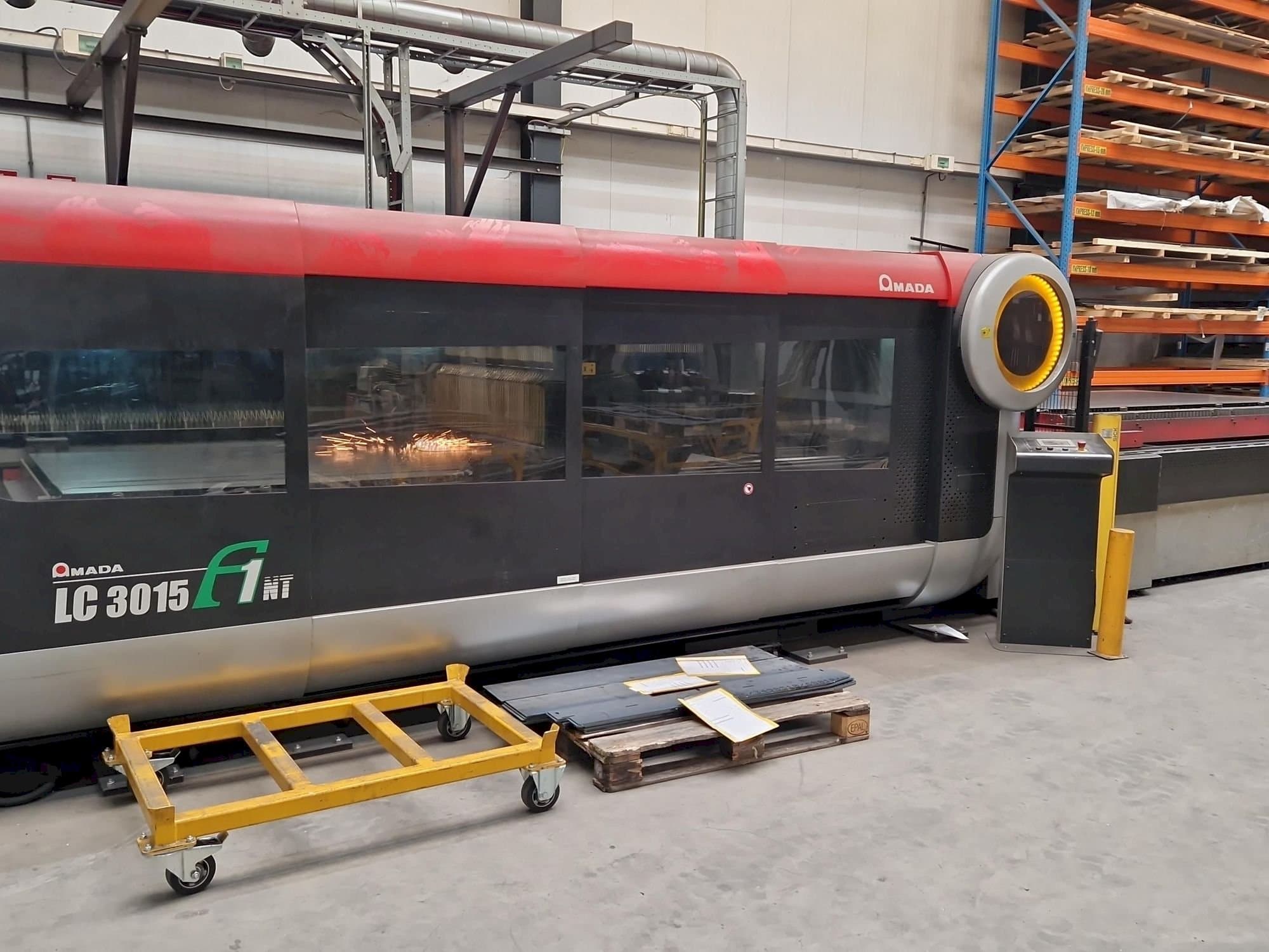 Вид станка AMADA LC3015 F1 NT спереди