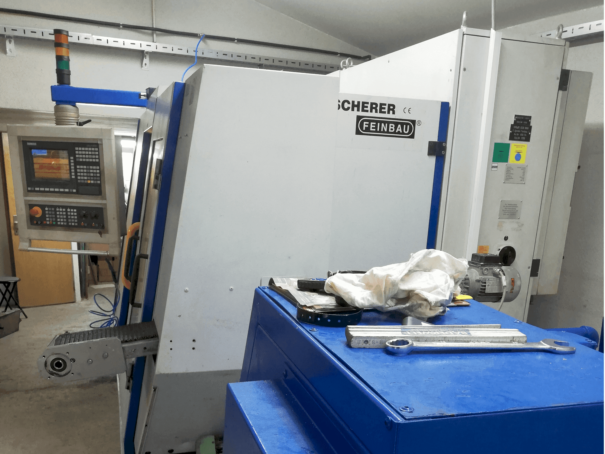 Вид станка Scherer - Feinbau CNC244/2 спереди