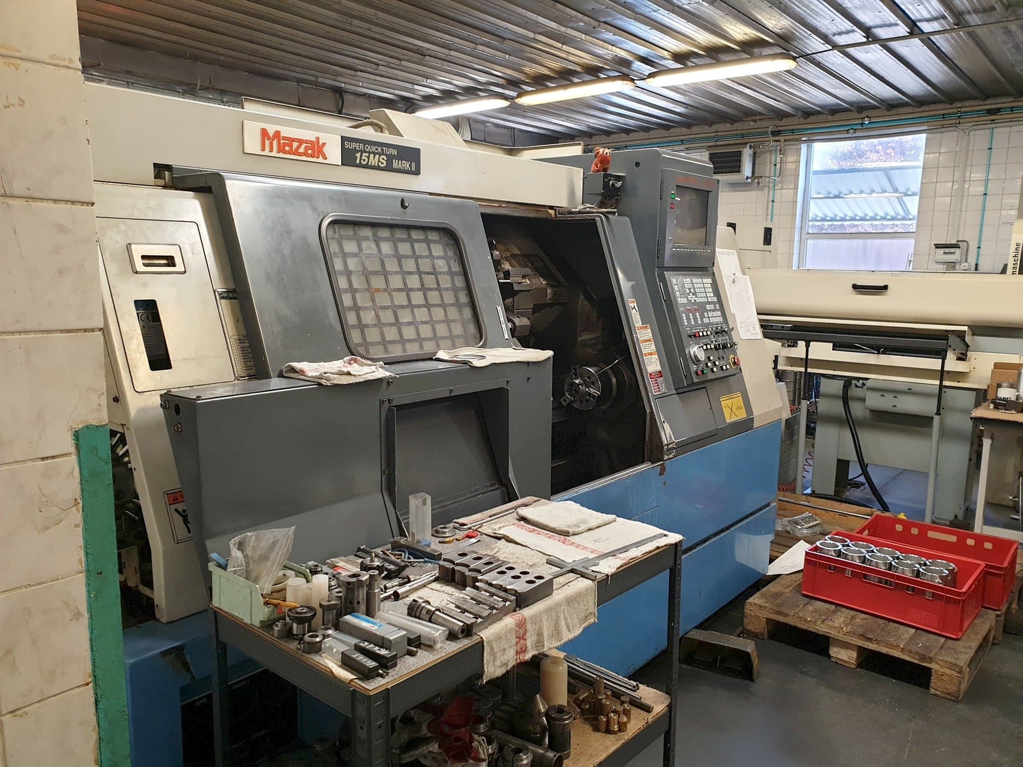 Вид станка Mazak SQT 15MS спереди