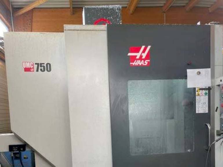Вид станка HAAS UMC 750 S спереди