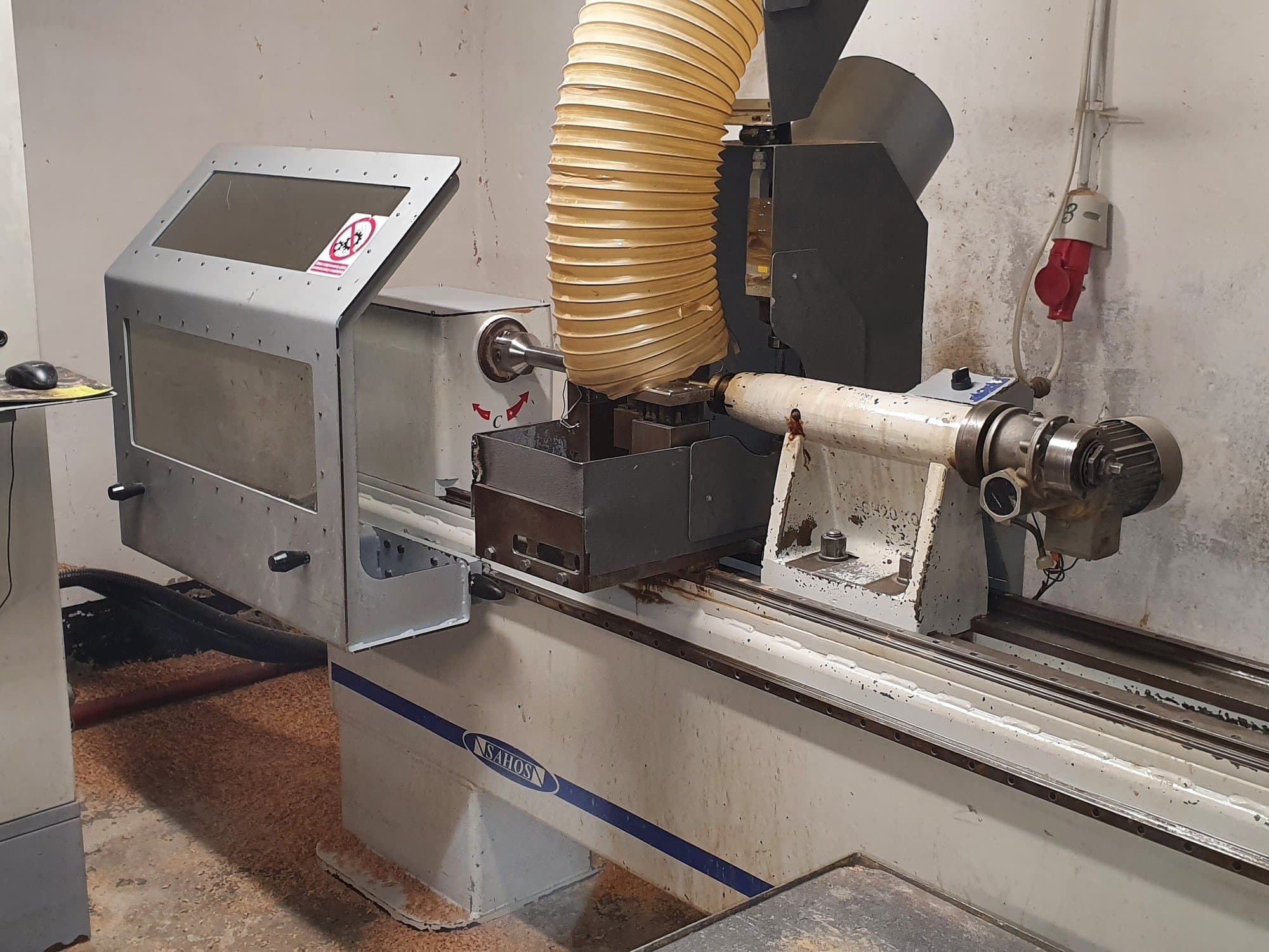 Вид станка Sahos GALAXY SH1800 CNC  спереди