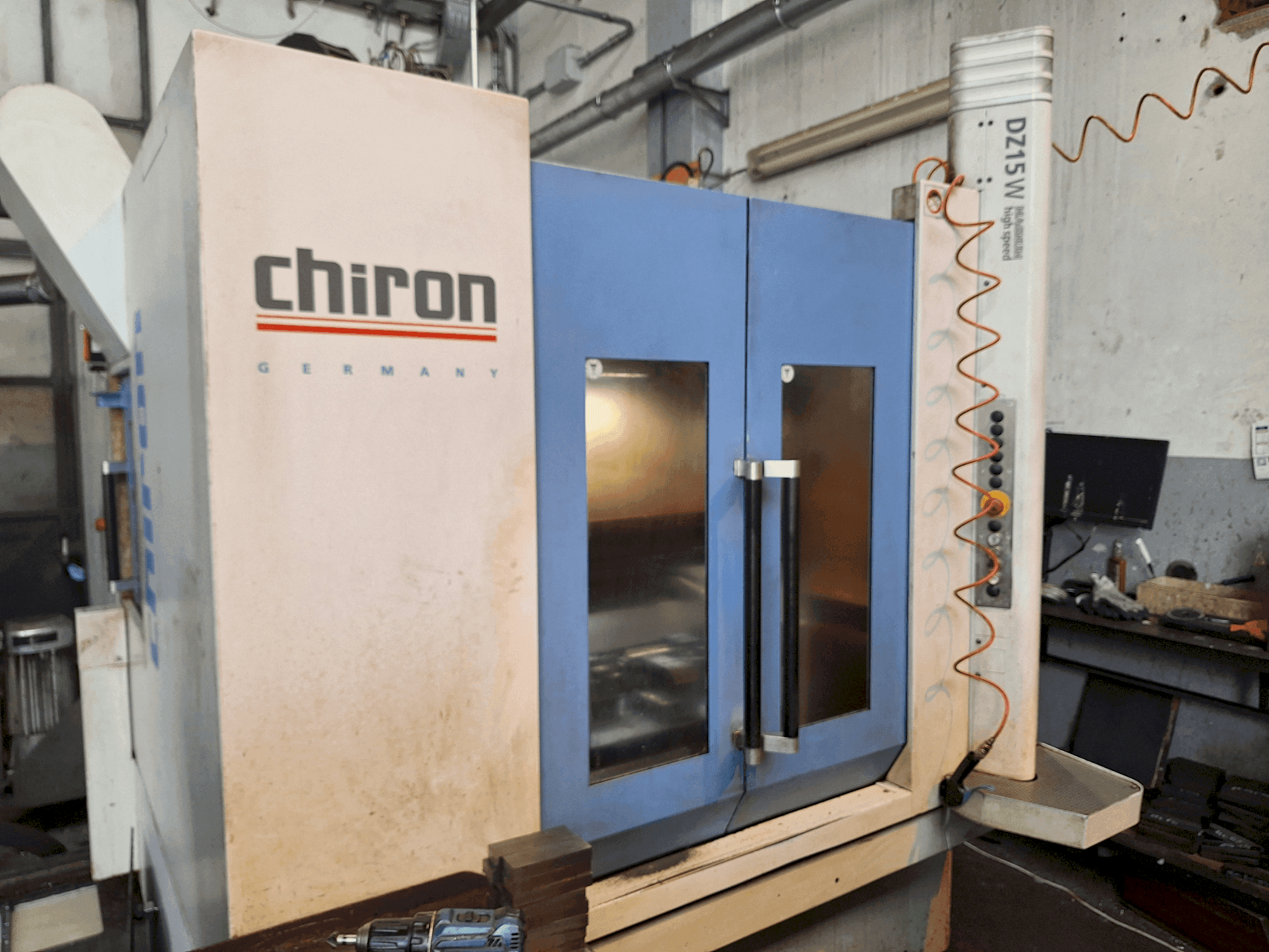 Вид станка CHIRON DZ15W Magnum  спереди