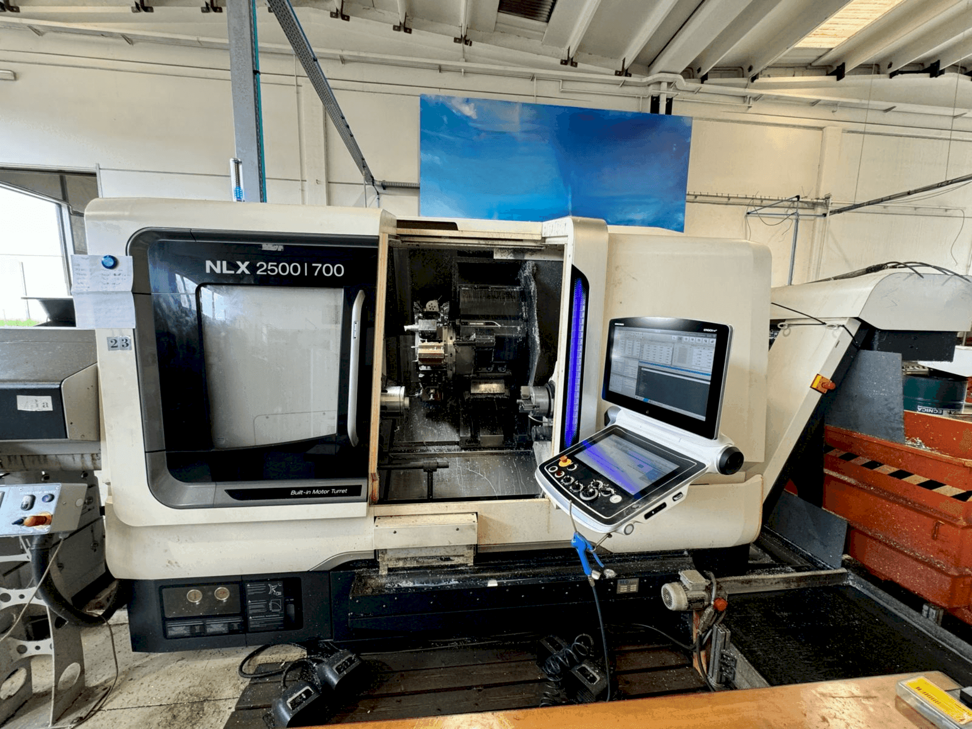 Вид станка DMG MORI NLX2500SY/700 спереди