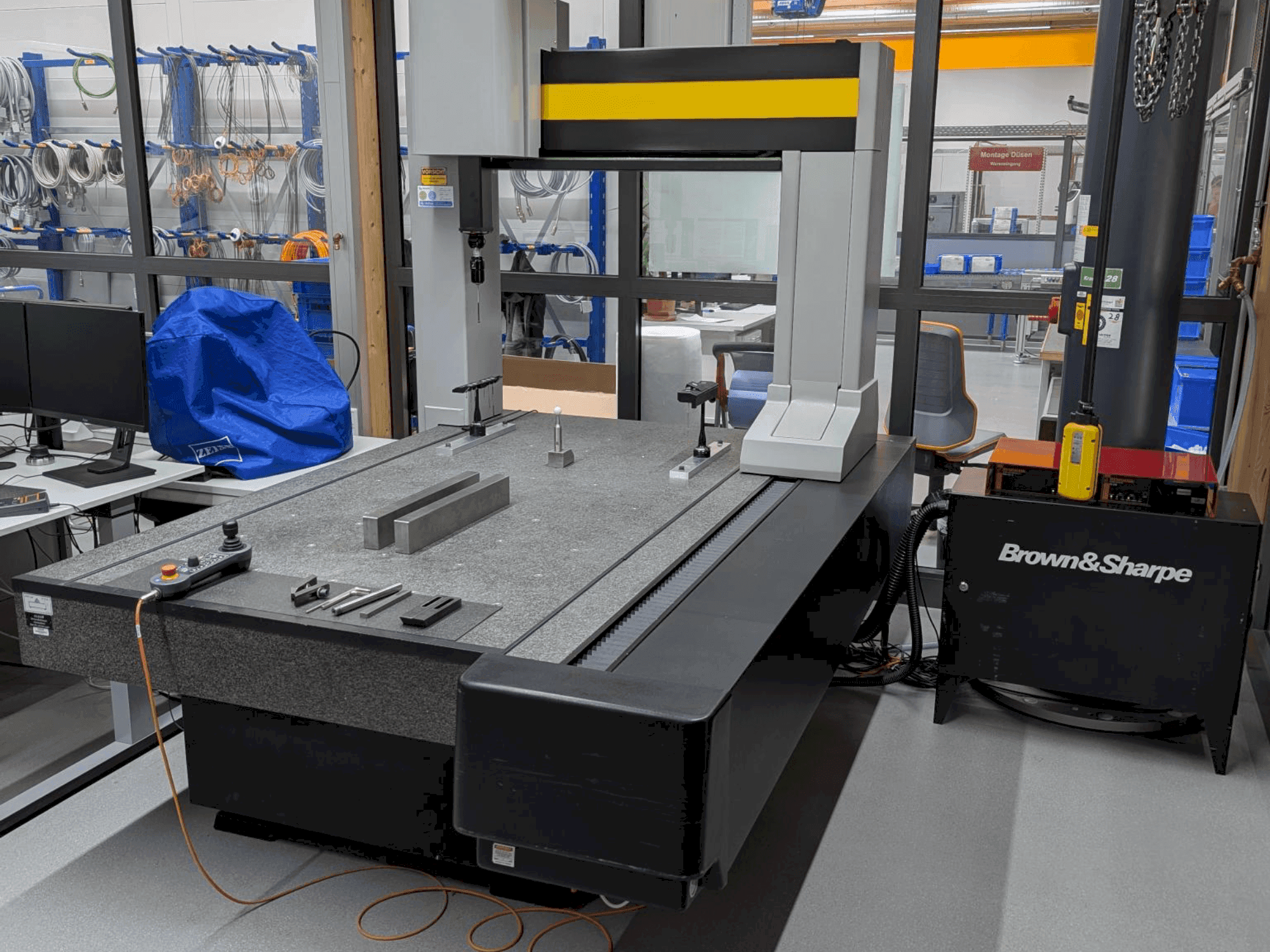 Вид станка BROWN & SHARPE Chameleon спереди