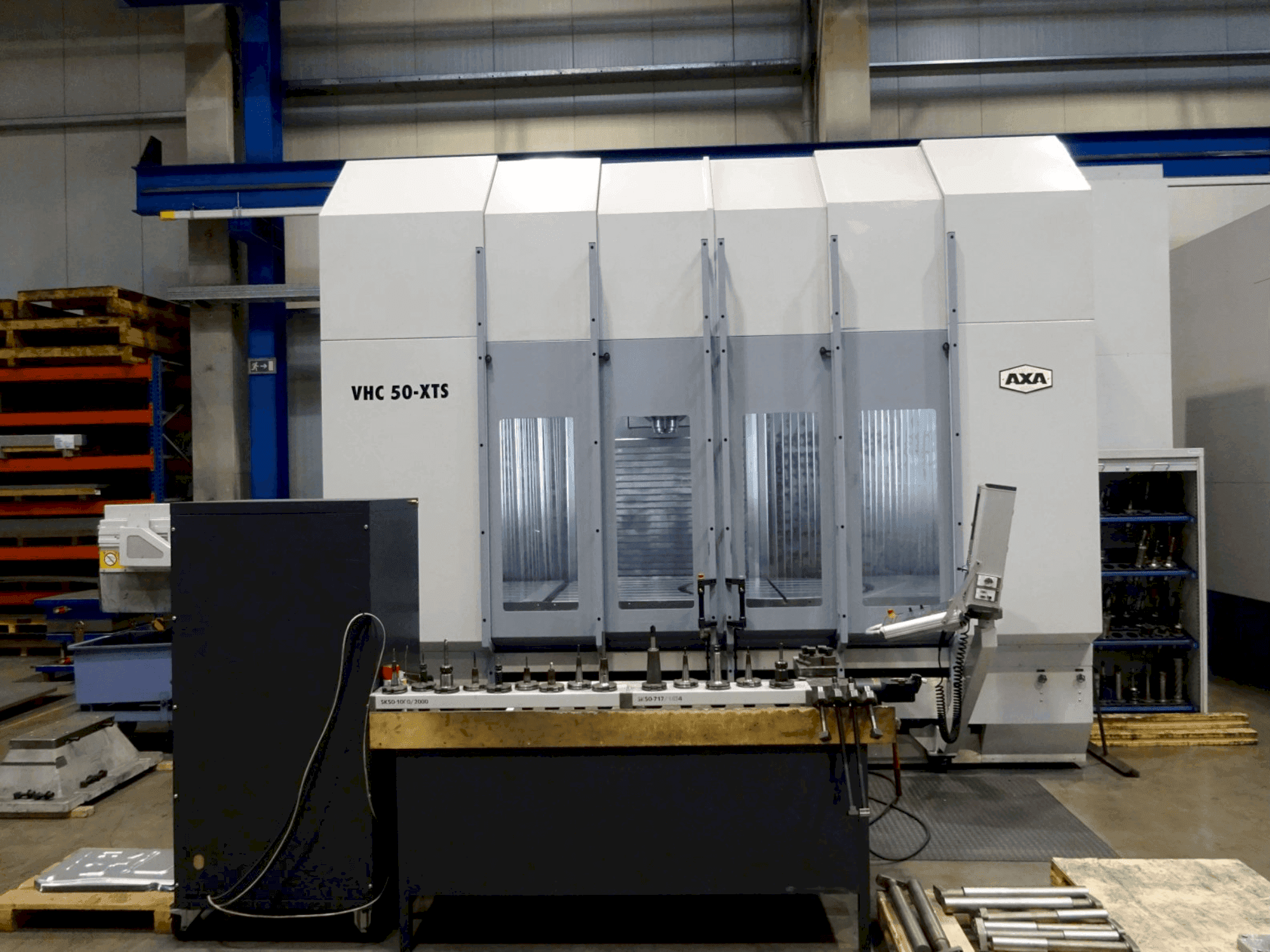 Вид станка AXA VHC 50-XTS спереди