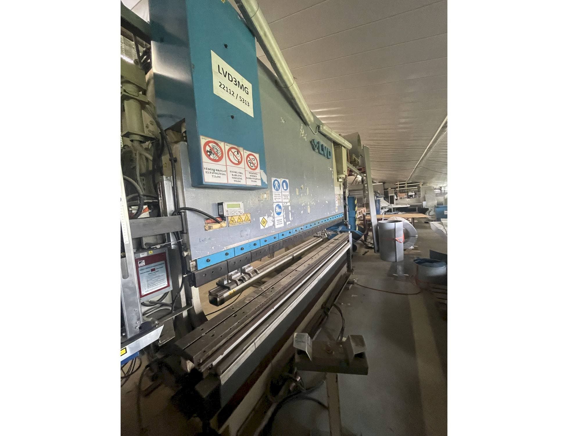 Вид станка LVD Ppeb 110/30 спереди