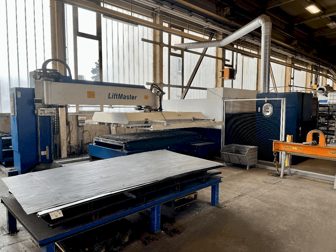 Вид станка TRUMPF TruLaser 3030 Fiber спереди