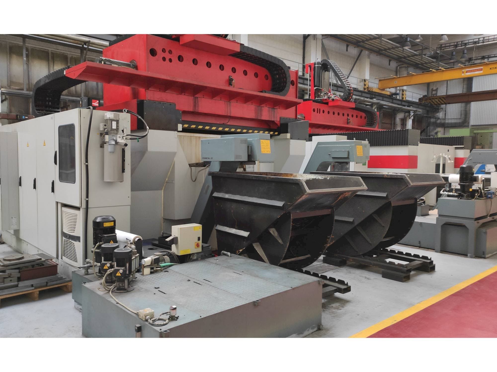 Вид станка TRIMILL VU 2313  спереди