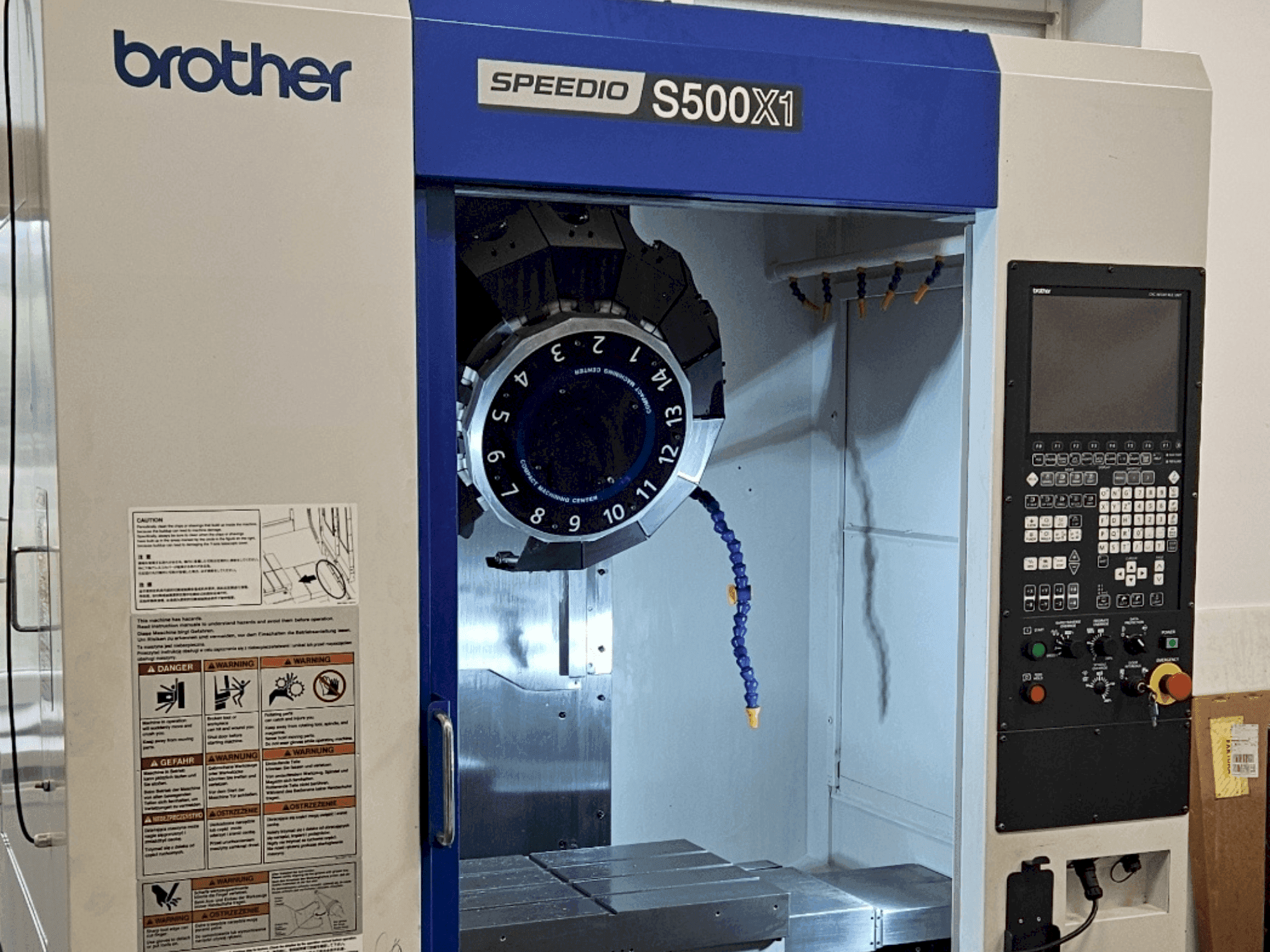 Вид станка Brother Speedio S500X1 спереди
