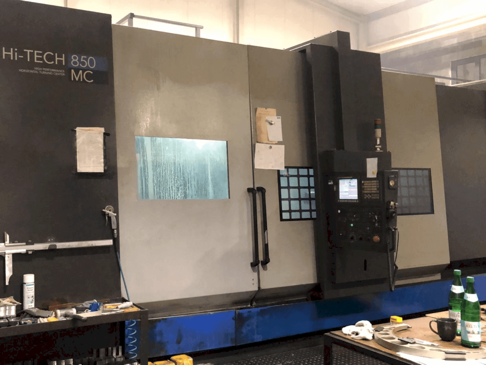 Вид станка HWACHEON Hi-Tech 350 спереди