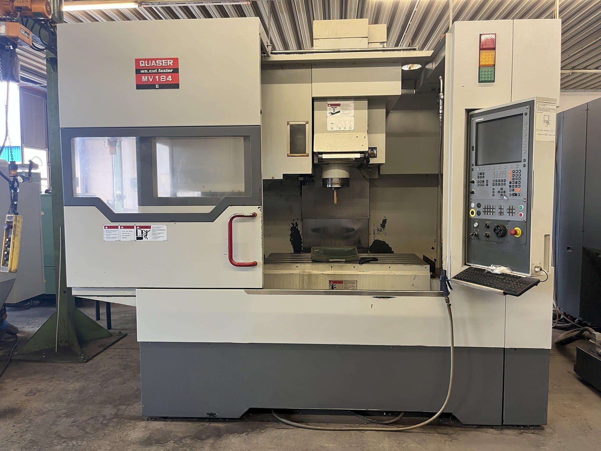 Вид станка Quaser MV 184E спереди