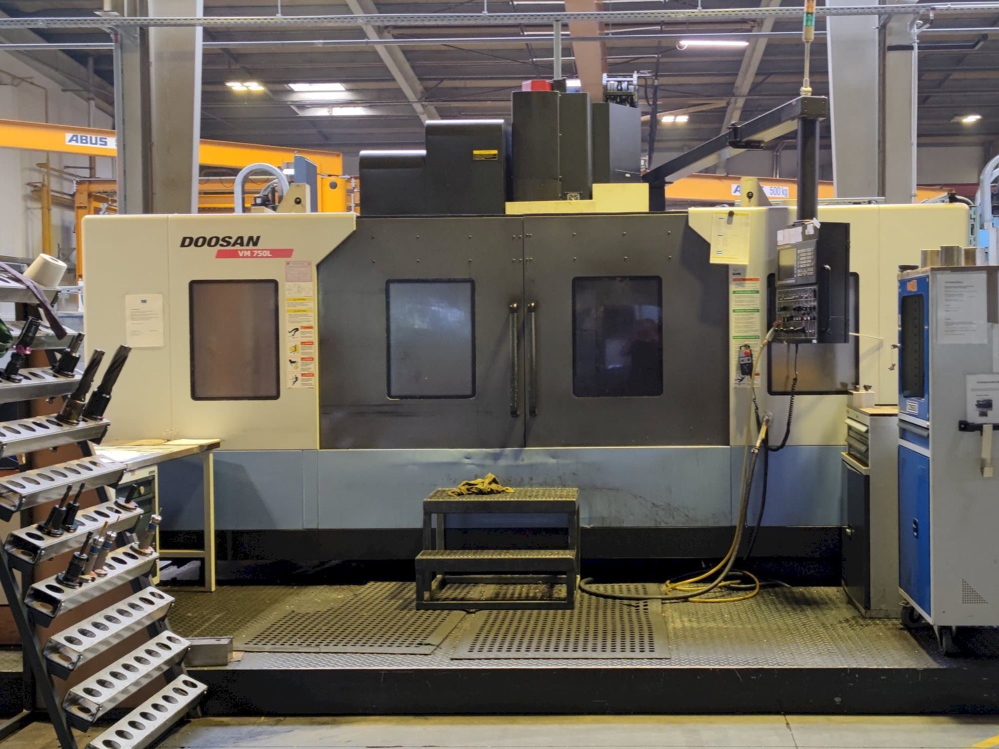 Вид станка Doosan VM 750L спереди