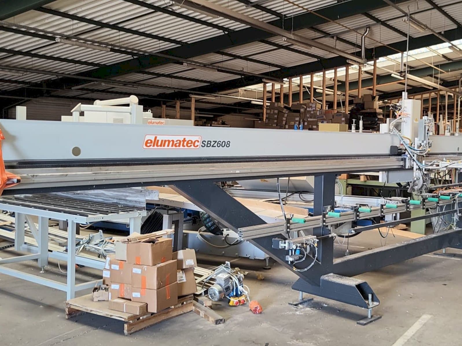 Вид станка Elumatec SBZ 608 спереди