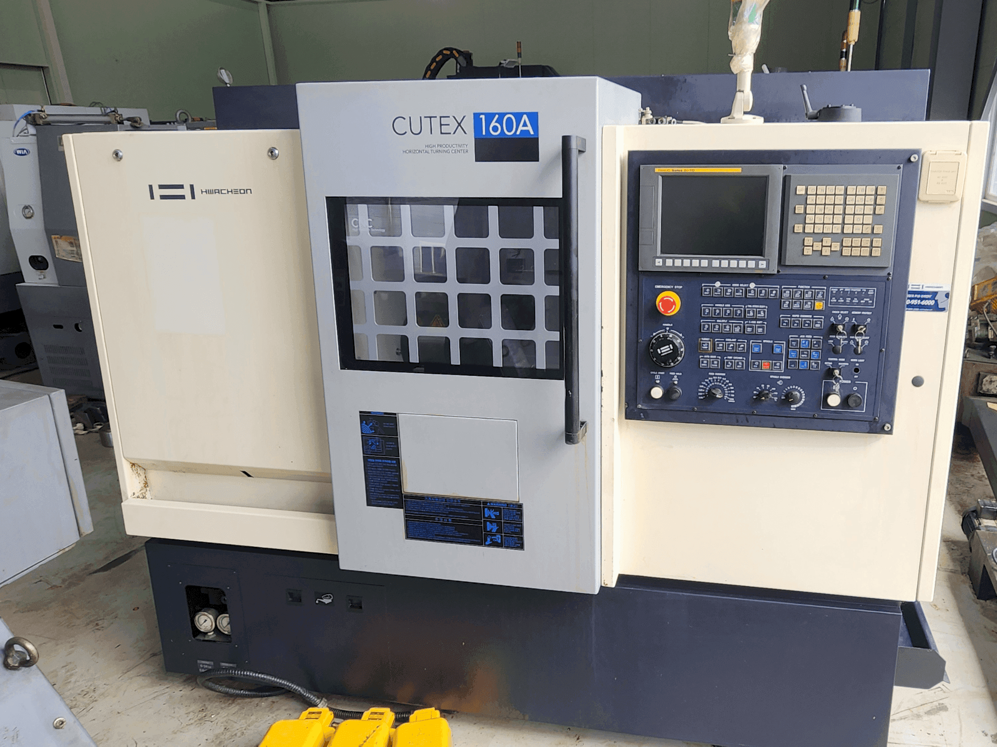 Вид станка HWACHEON CUTEX 160 A спереди