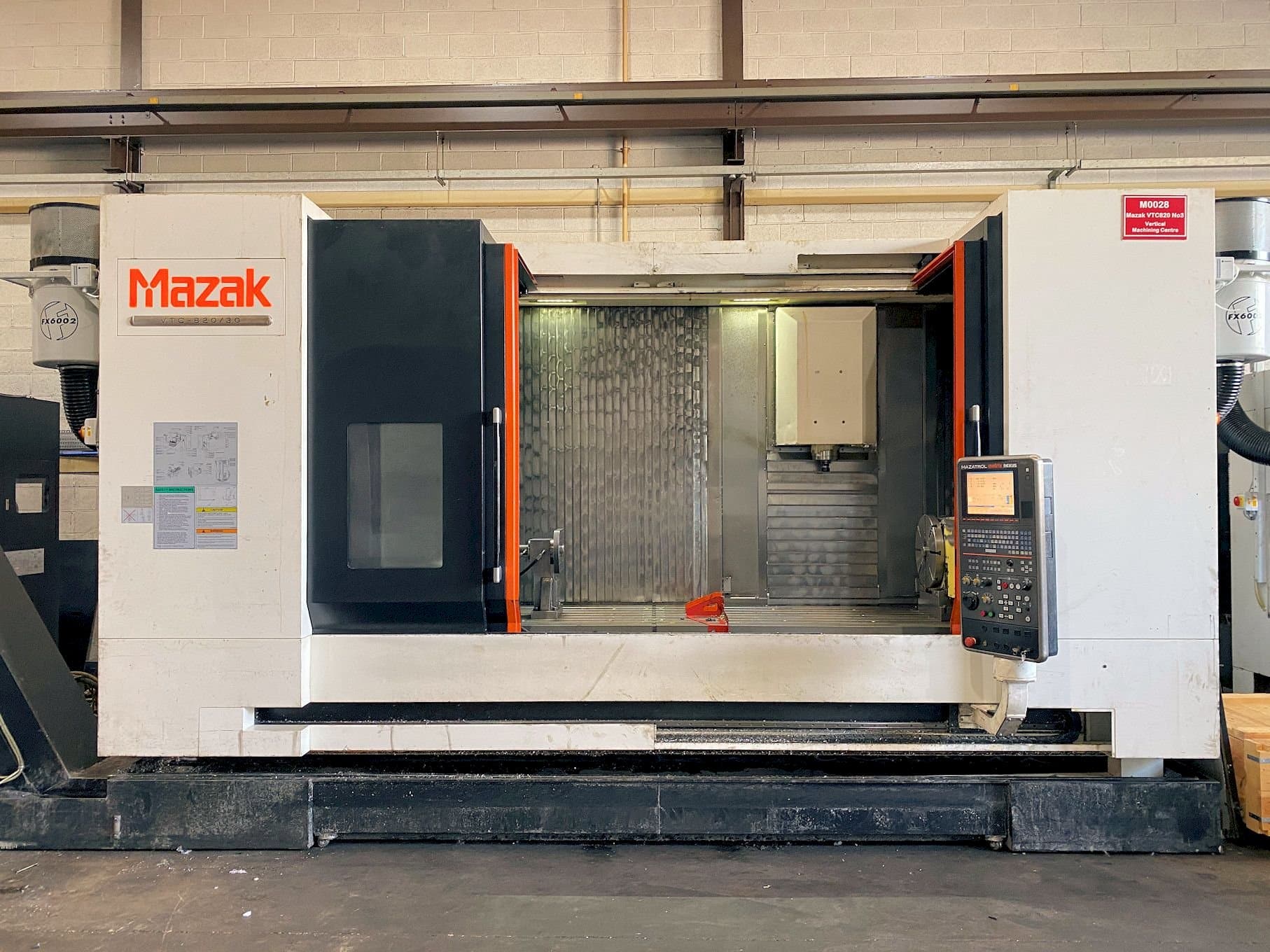 Вид станка Mazak VTC-820/30 спереди