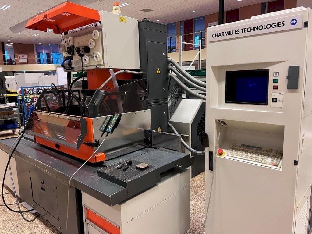 Вид станка CHARMILLES Robofil FI6020 CSL2 спереди