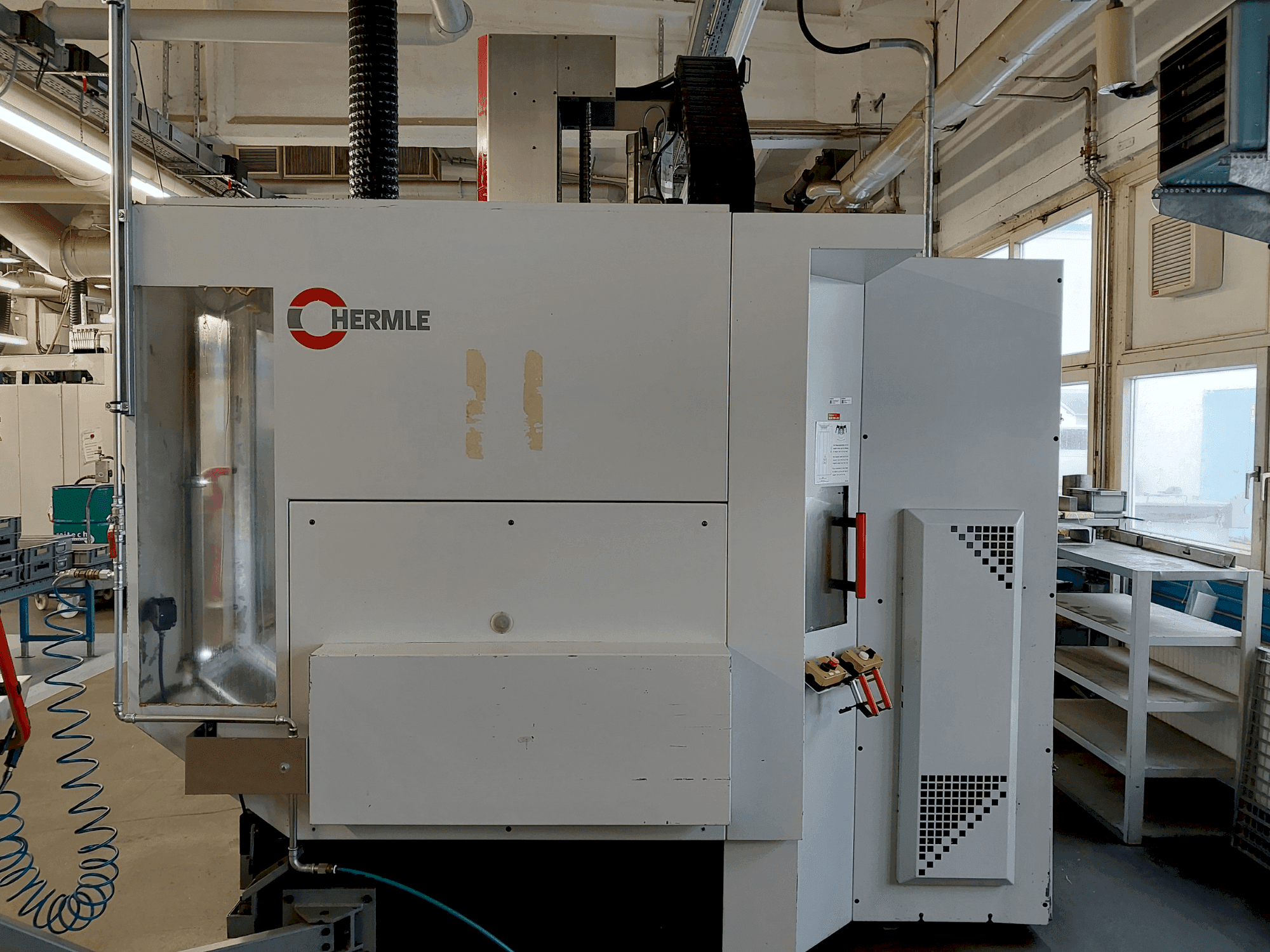 Вид станка HERMLE C 800 U спереди
