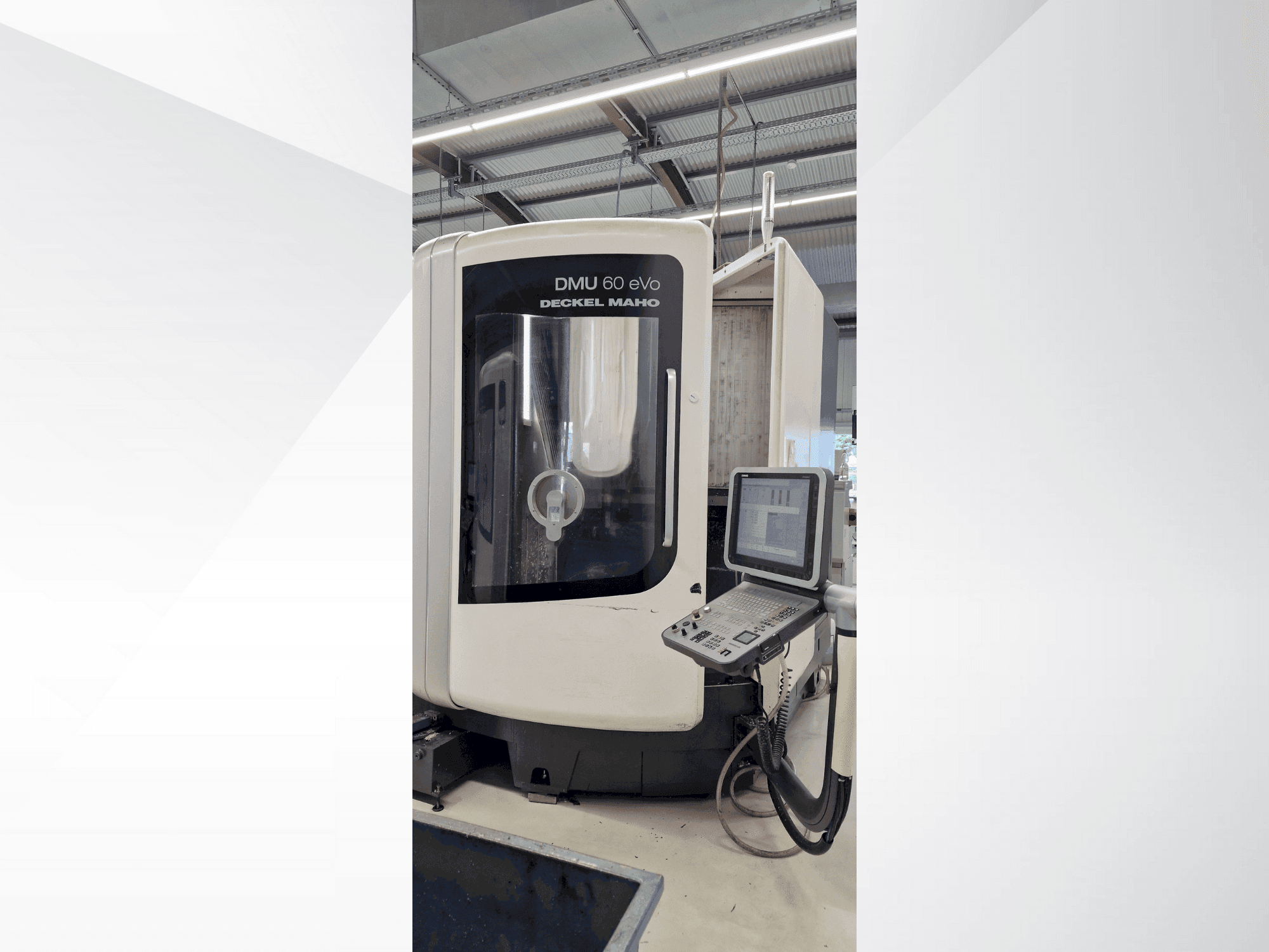 Вид станка DMG DECKEL MAHO DMU 60 evo спереди