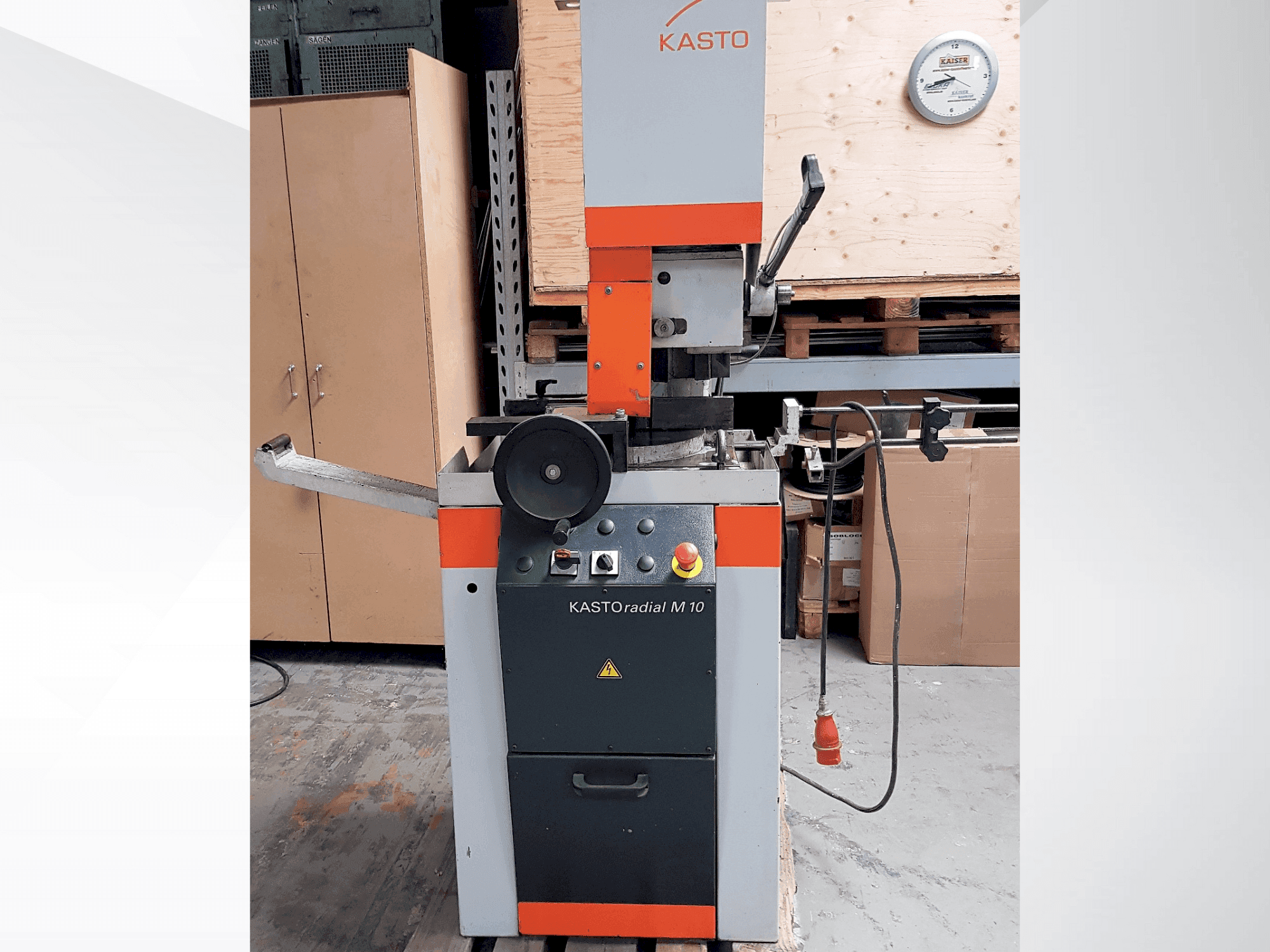 Вид станка KASTO Radial M10 спереди