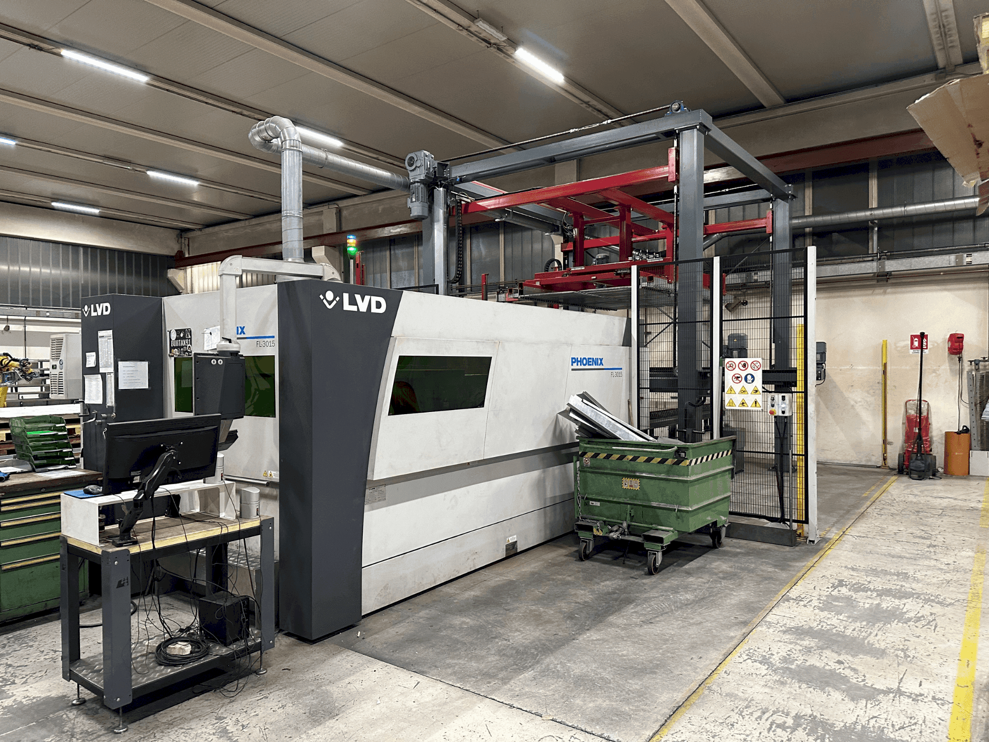 Вид станка LVD Phoenix FL 3015  спереди