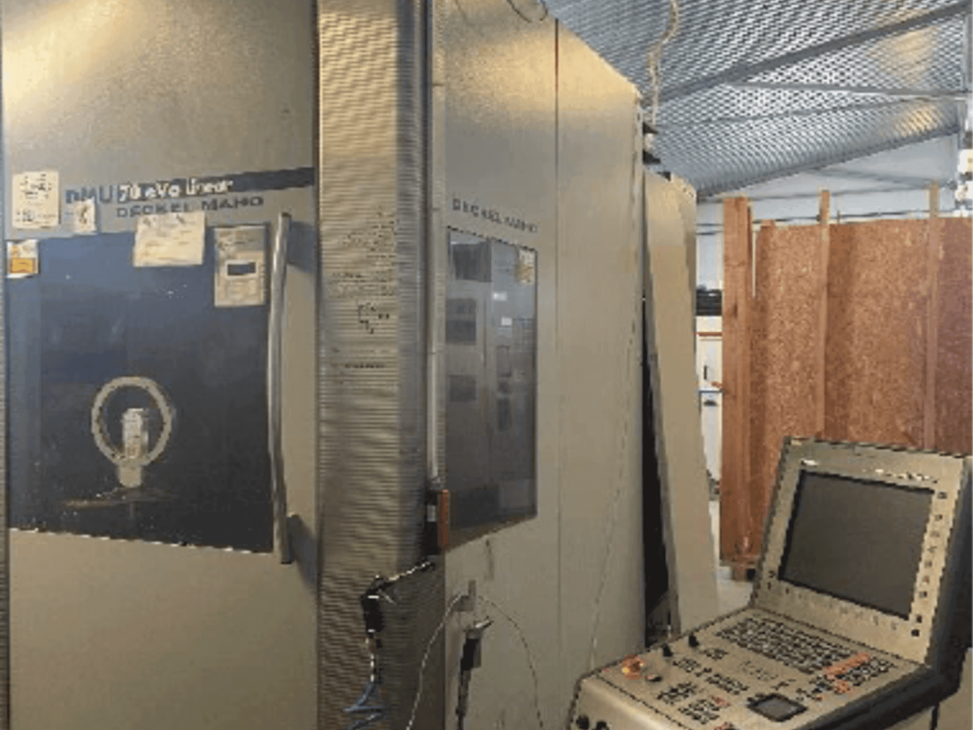 Вид станка DMG DECKEL MAHO DMU 70 eVo  спереди