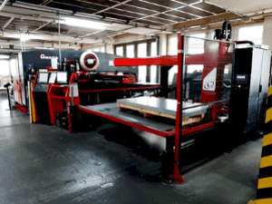 Вид станка AMADA EMK 3610NT спереди