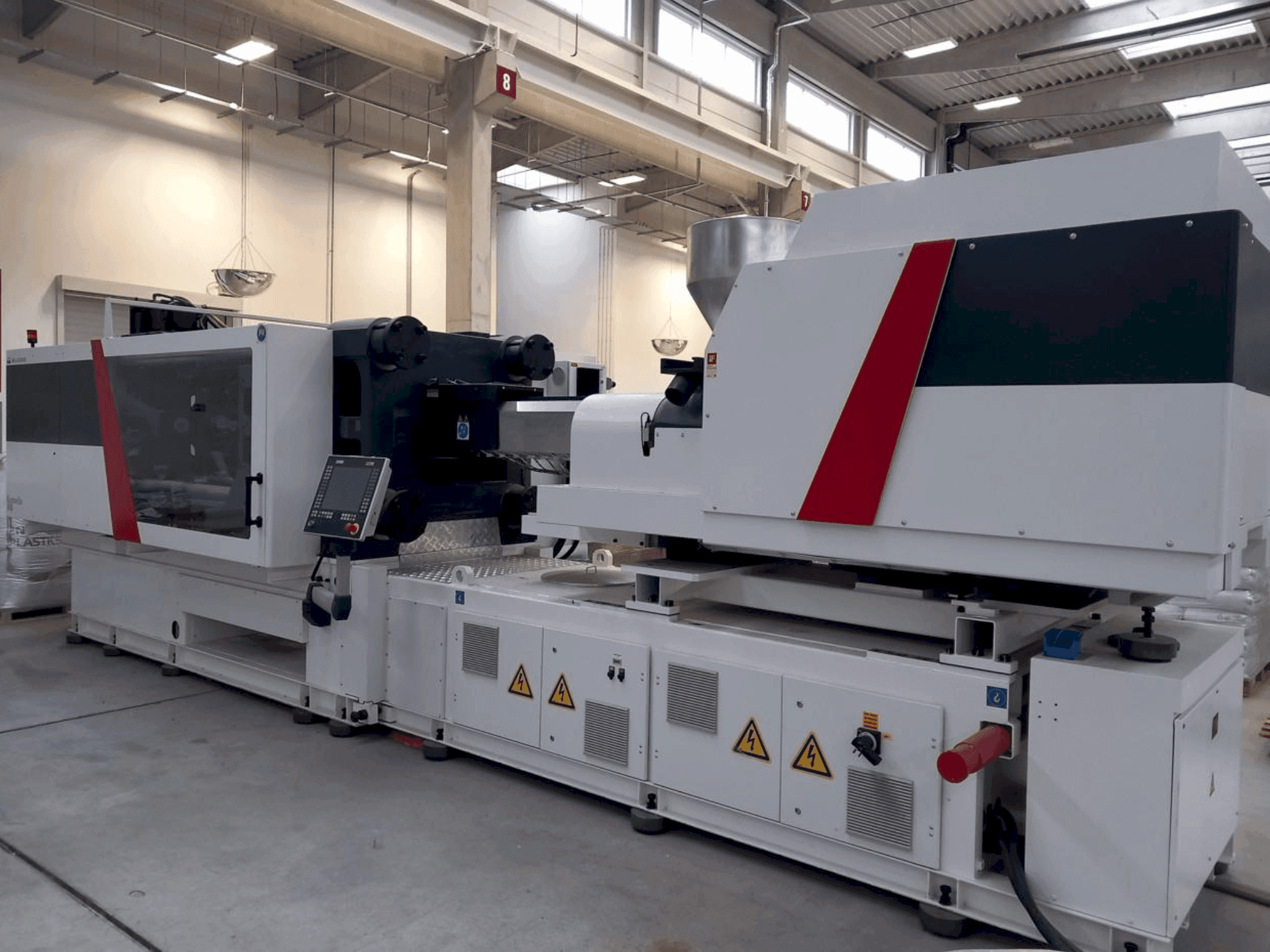 Вид станка Milacron Elektron Evo 450 спереди