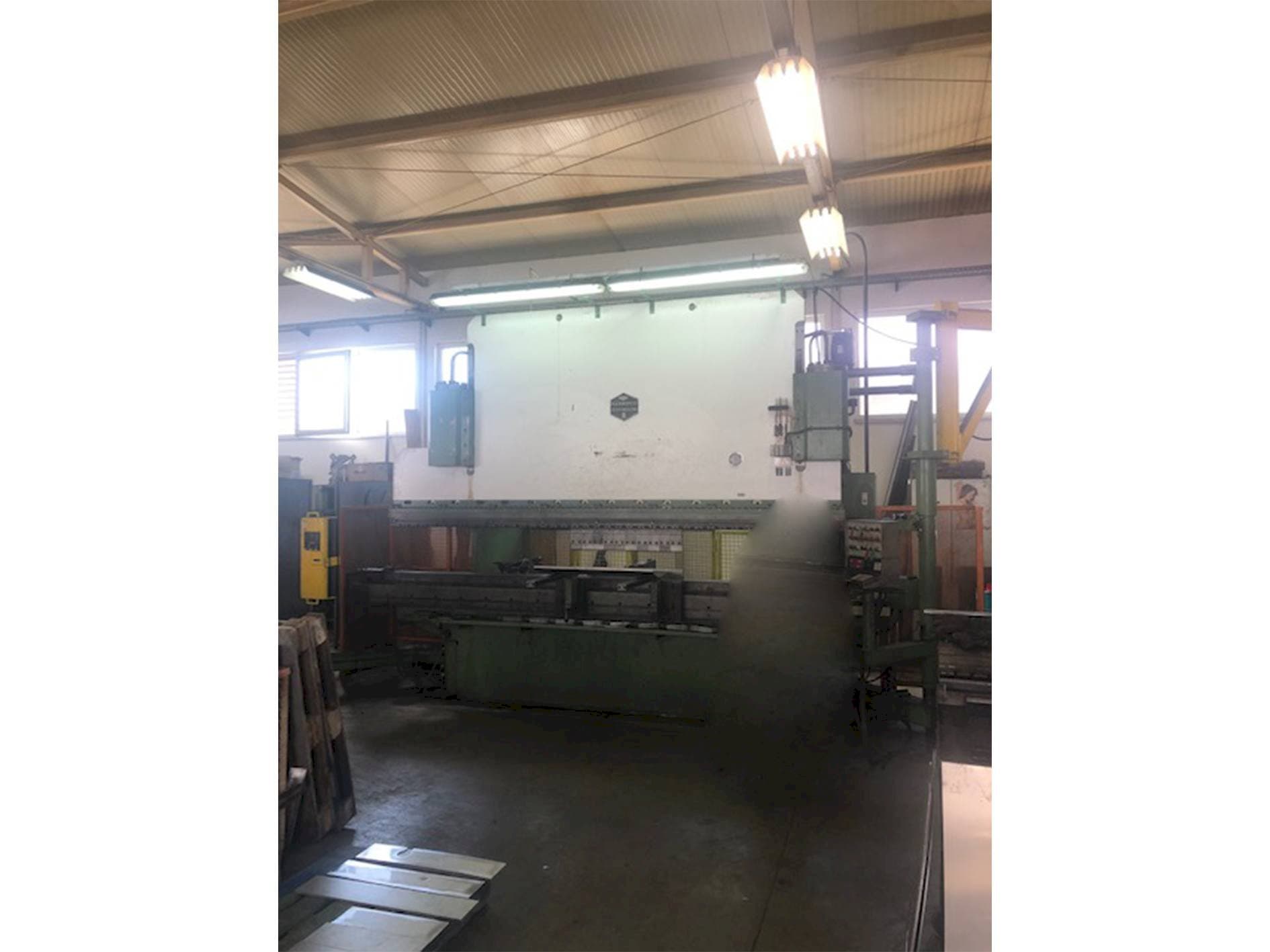 Вид станка HAMMERLE AP CNC 200 SID спереди