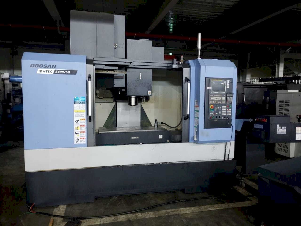 Вид станка Doosan MYNX 5400/50 спереди